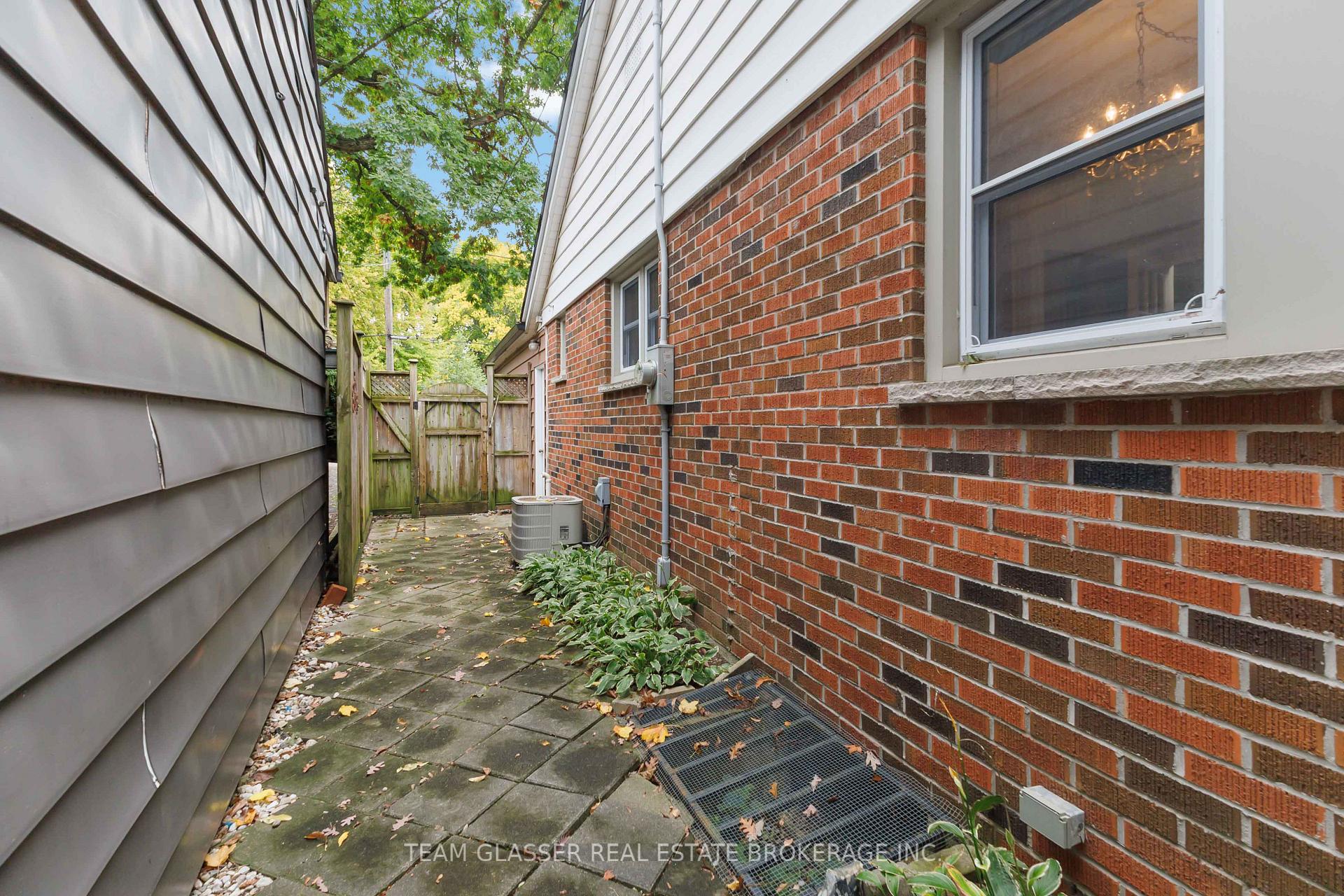 Photo 25 of 36 Braemar Crescent, London, North N — HOMEH