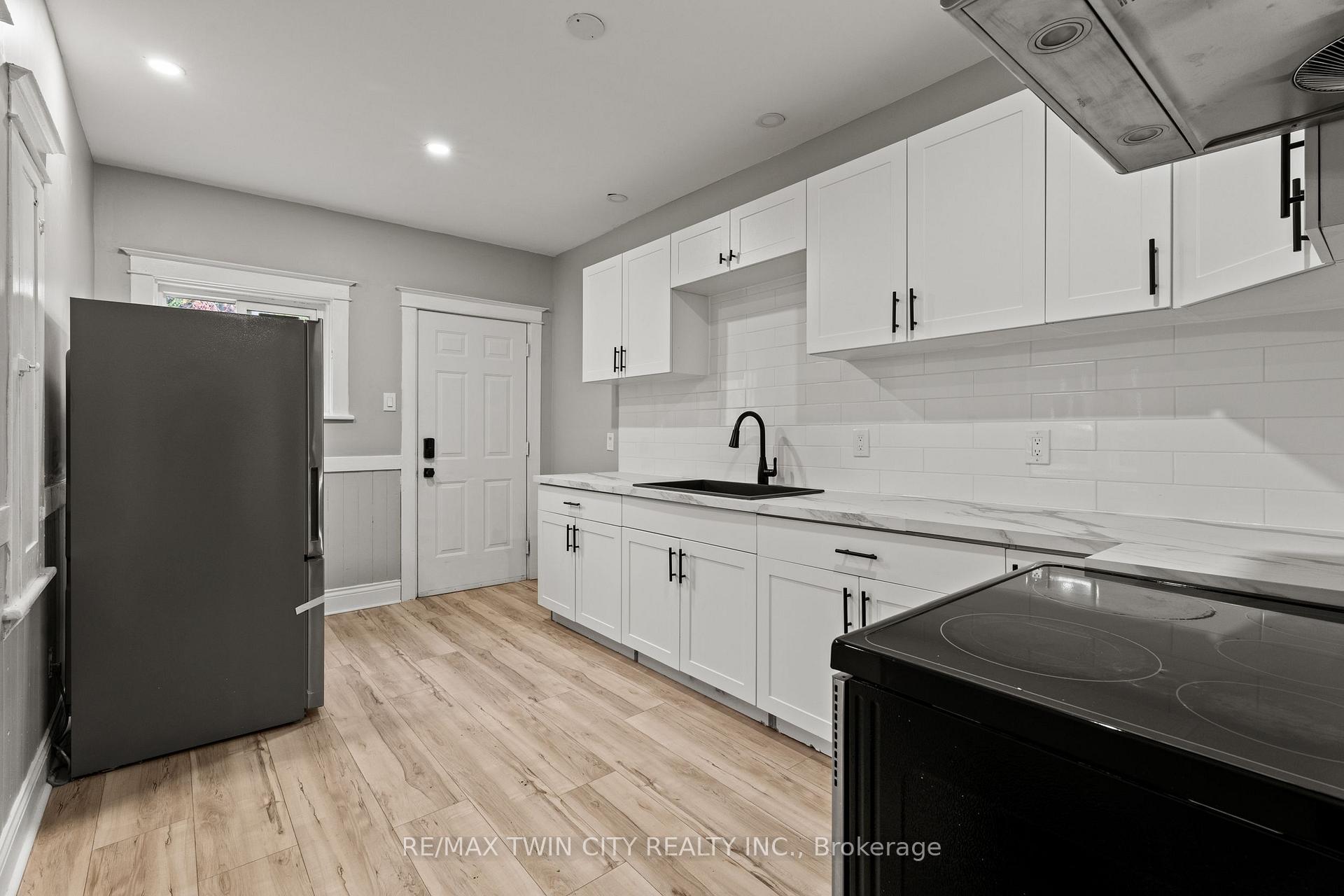 Photo 13 of 88 Gage Avenue S, Hamilton, Stipley — HOMEH