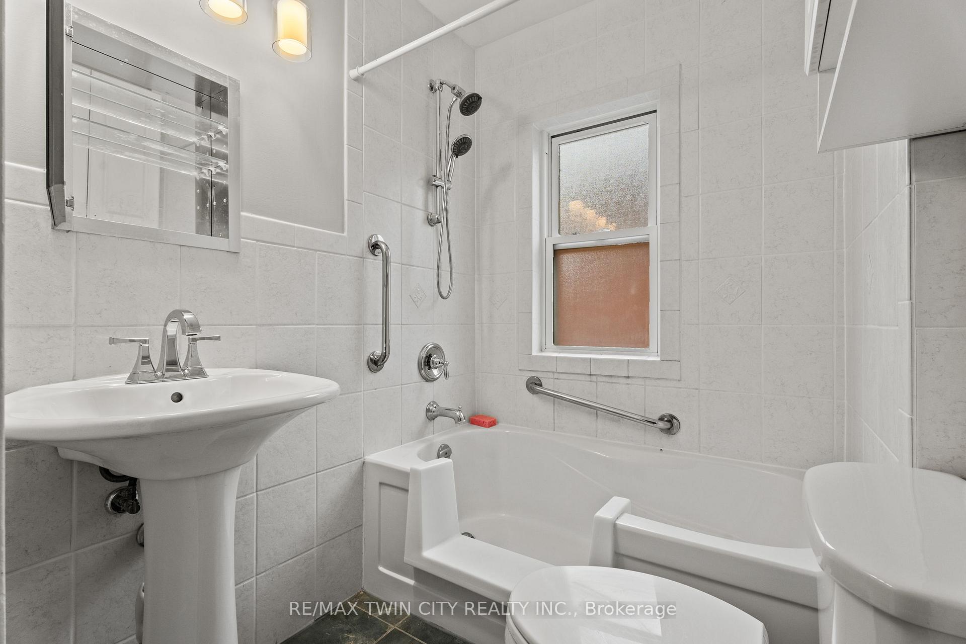 Photo 28 of 88 Gage Avenue S, Hamilton, Stipley — HOMEH