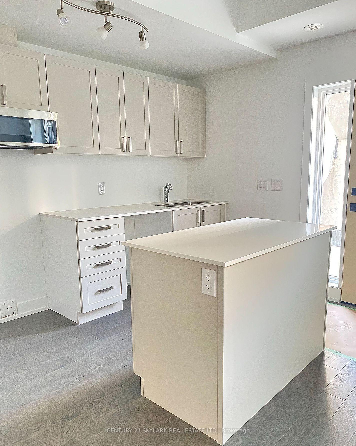 Photo 2 of Unit 124, 1070 Douglas McCurdy Common, Mississauga, Lakeview — HOMEH