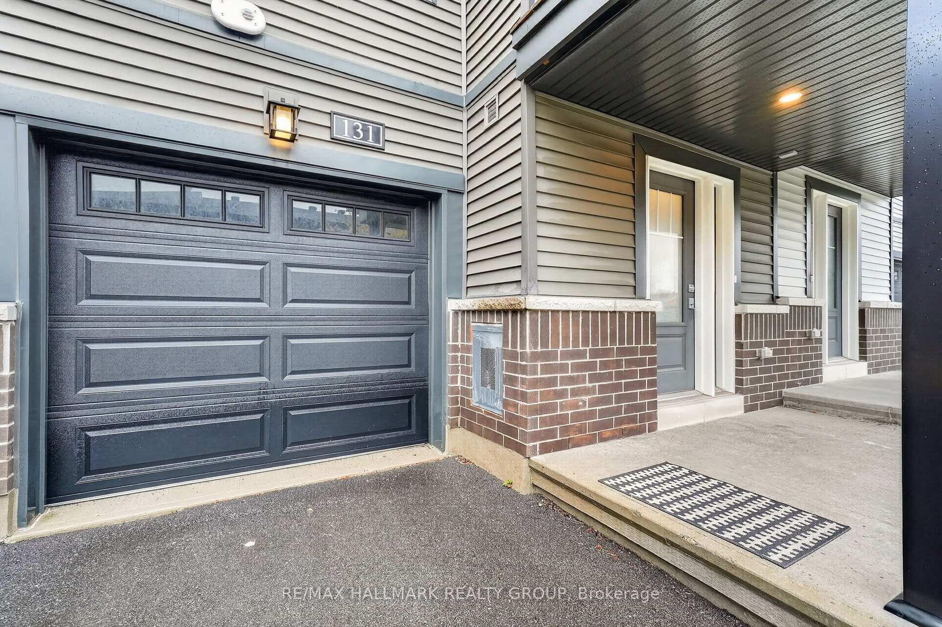 Photo 3 of 131 Attwell Private, Ottawa, Kanata - Morgan's Grant/South March — HOMEH
