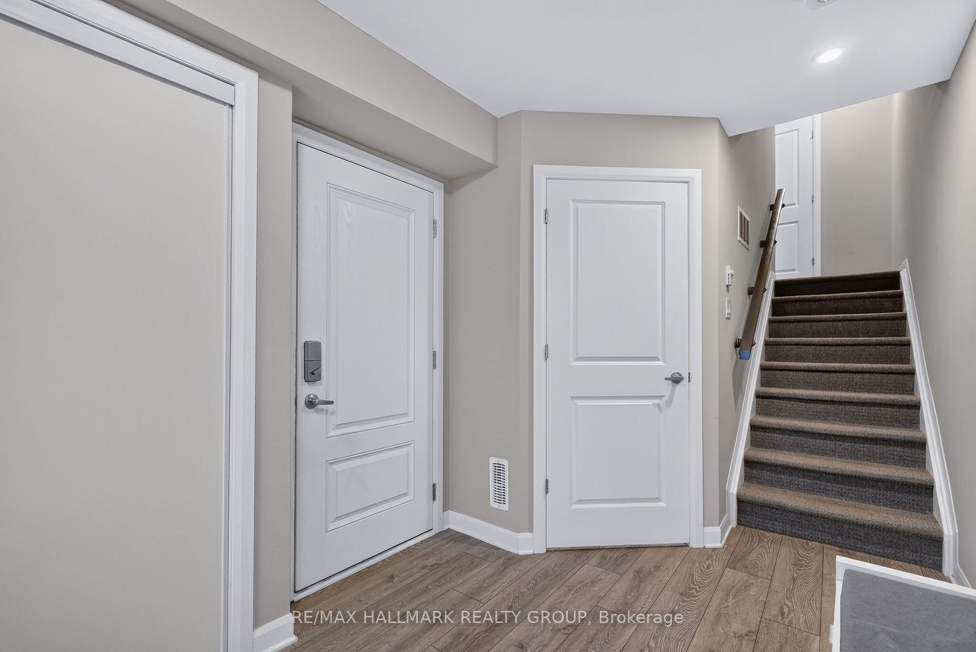 Photo 7 of 131 Attwell Private, Ottawa, Kanata - Morgan's Grant/South March — HOMEH