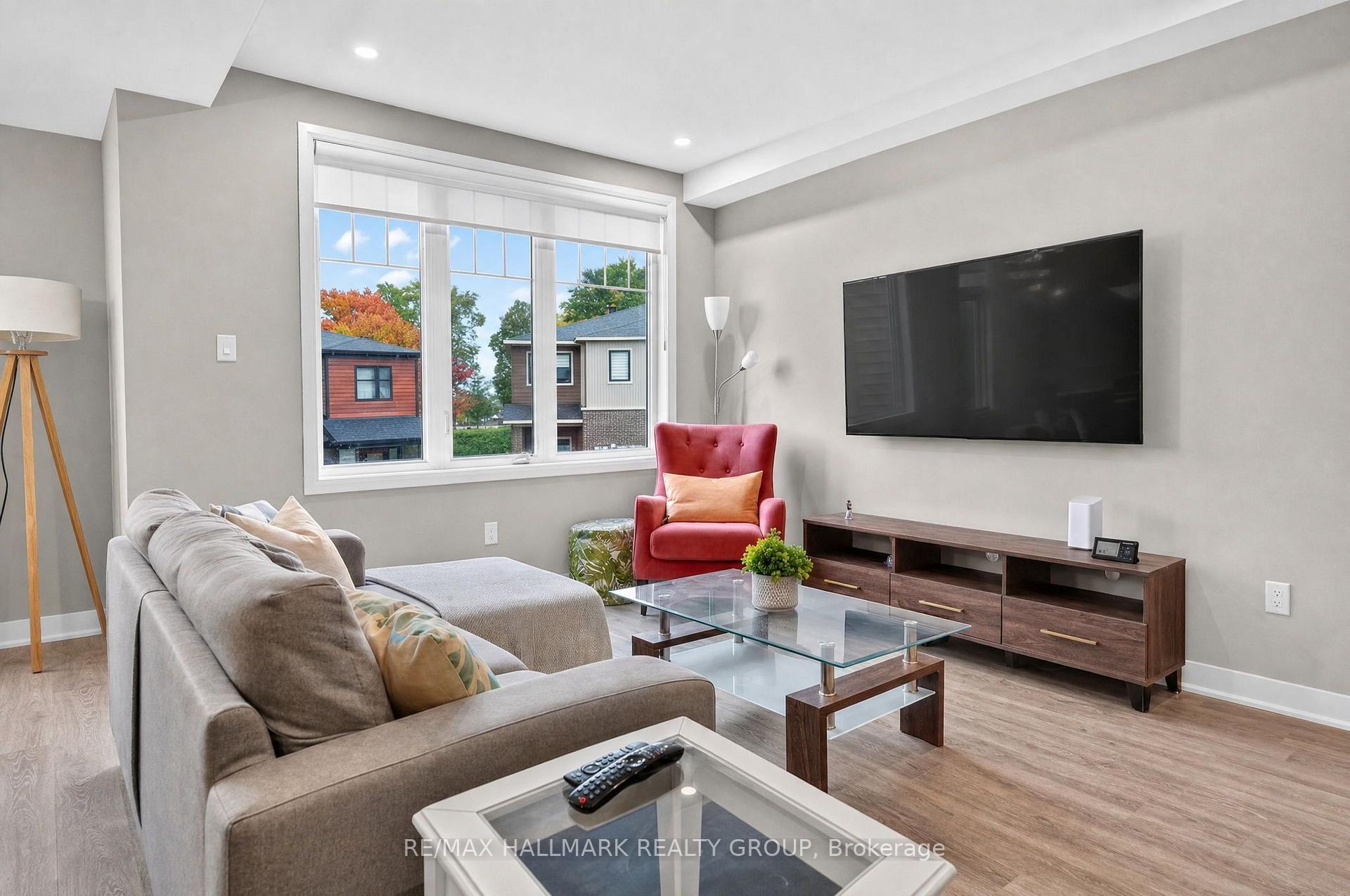 Photo 9 of 131 Attwell Private, Ottawa, Kanata - Morgan's Grant/South March — HOMEH