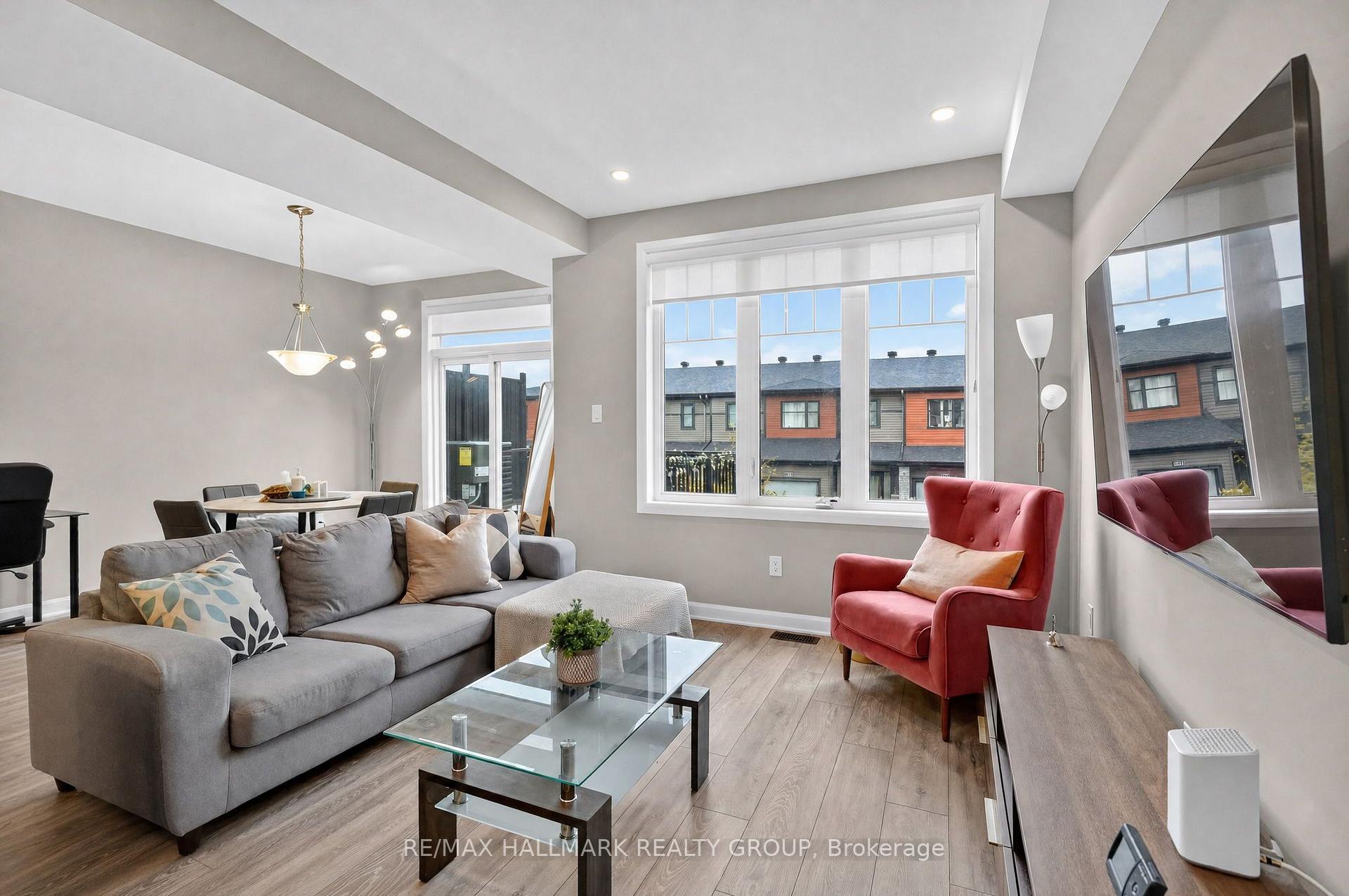 Photo 10 of 131 Attwell Private, Ottawa, Kanata - Morgan's Grant/South March — HOMEH