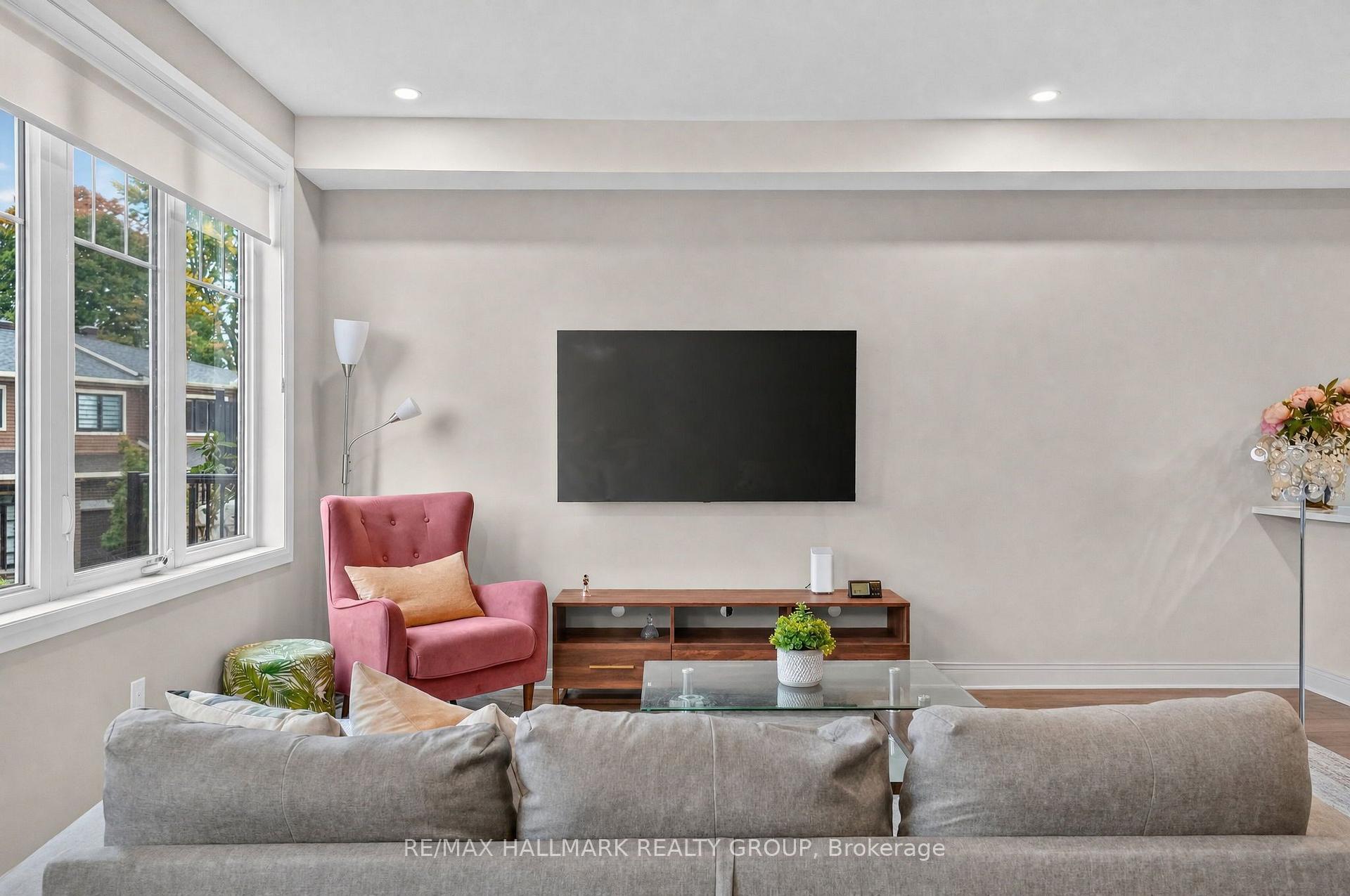 Photo 11 of 131 Attwell Private, Ottawa, Kanata - Morgan's Grant/South March — HOMEH