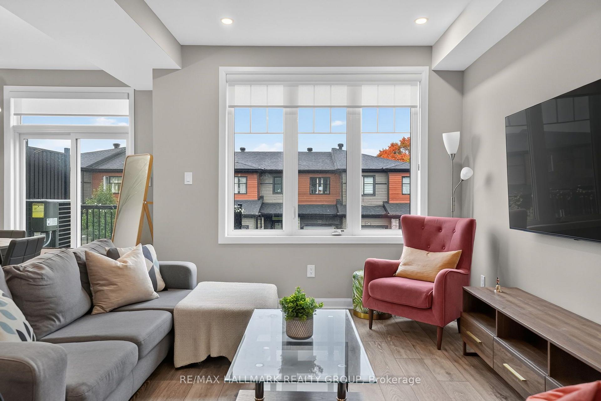 Photo 13 of 131 Attwell Private, Ottawa, Kanata - Morgan's Grant/South March — HOMEH