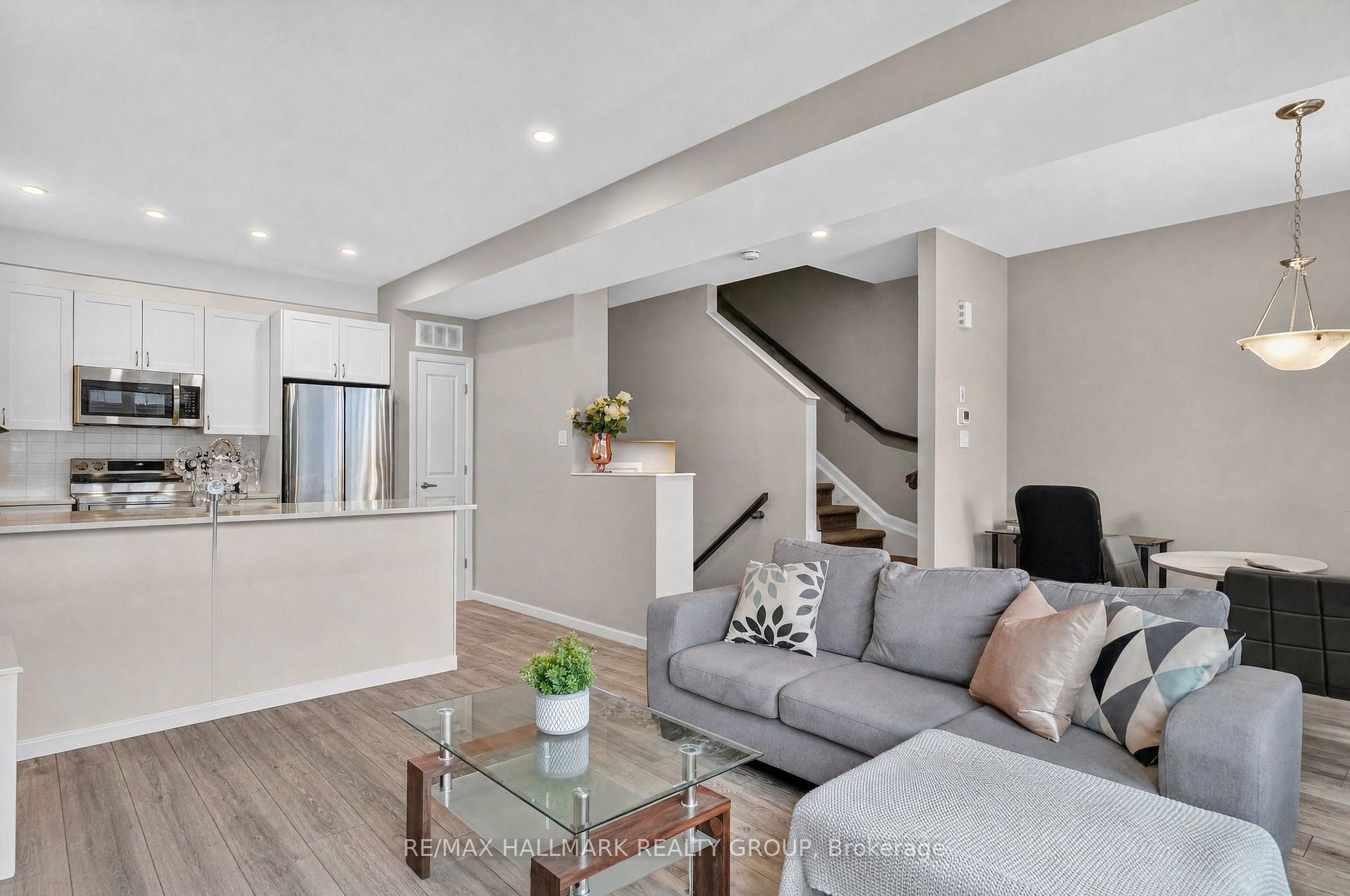 Photo 16 of 131 Attwell Private, Ottawa, Kanata - Morgan's Grant/South March — HOMEH