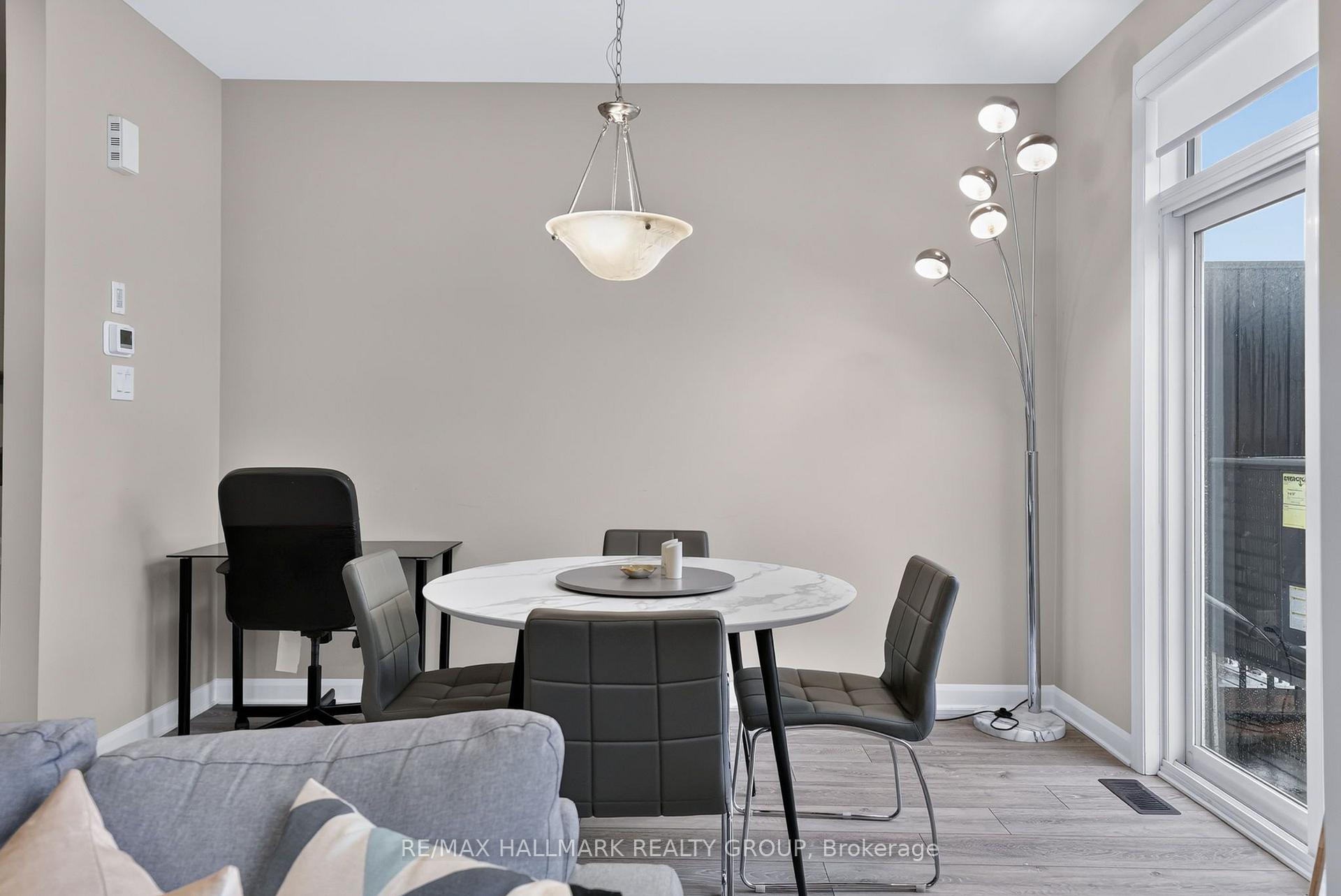 Photo 18 of 131 Attwell Private, Ottawa, Kanata - Morgan's Grant/South March — HOMEH