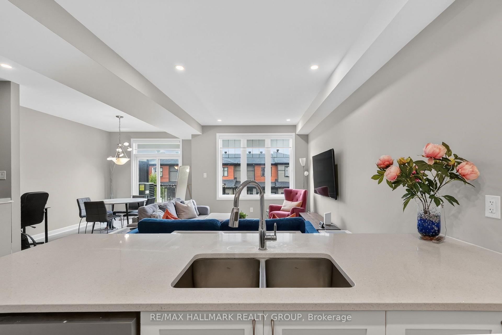 Photo 24 of 131 Attwell Private, Ottawa, Kanata - Morgan's Grant/South March — HOMEH