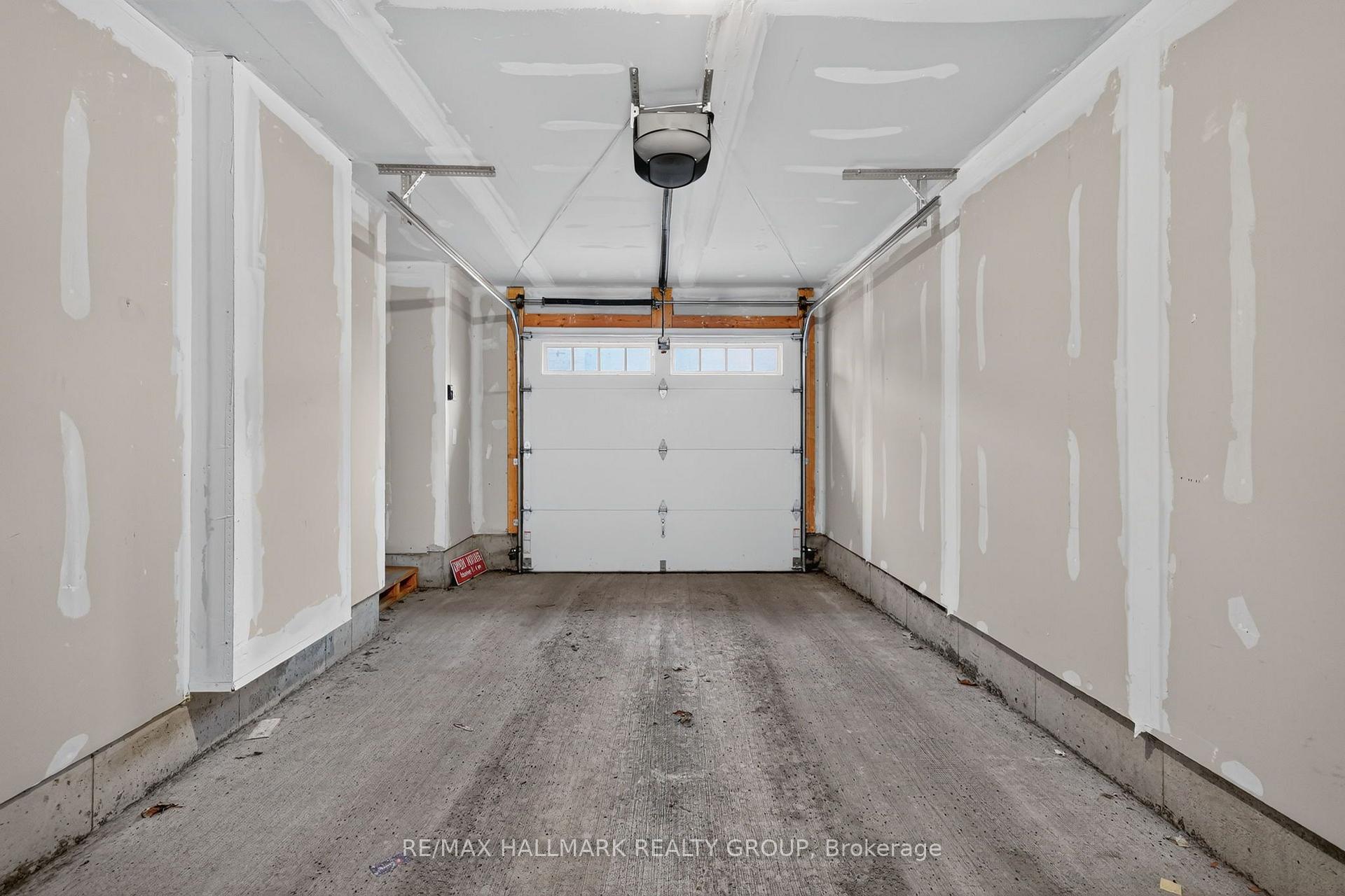 Photo 42 of 131 Attwell Private, Ottawa, Kanata - Morgan's Grant/South March — HOMEH