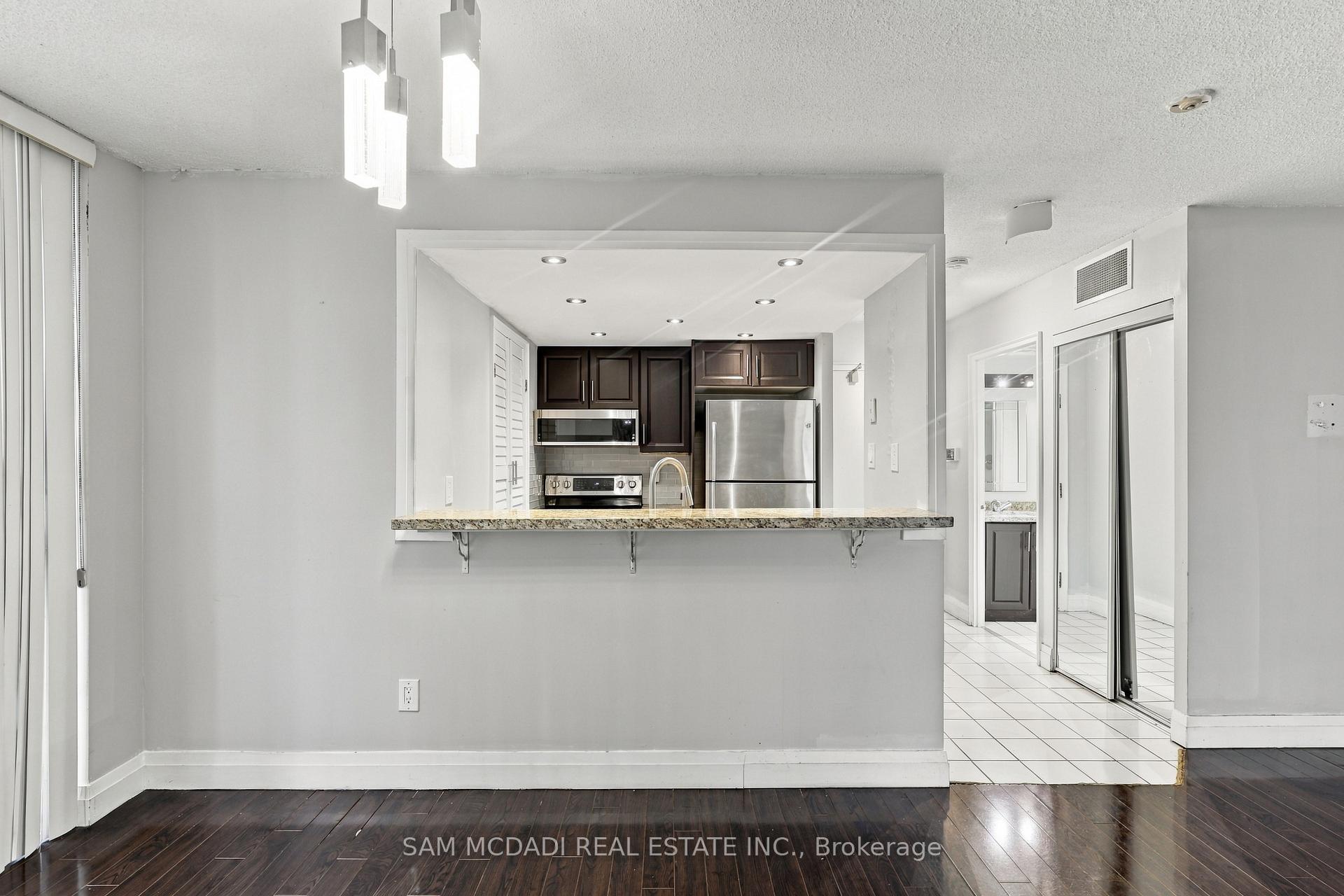 Photo 4 of Unit 903, 265 Enfield Place, Mississauga, City Centre — HOMEH