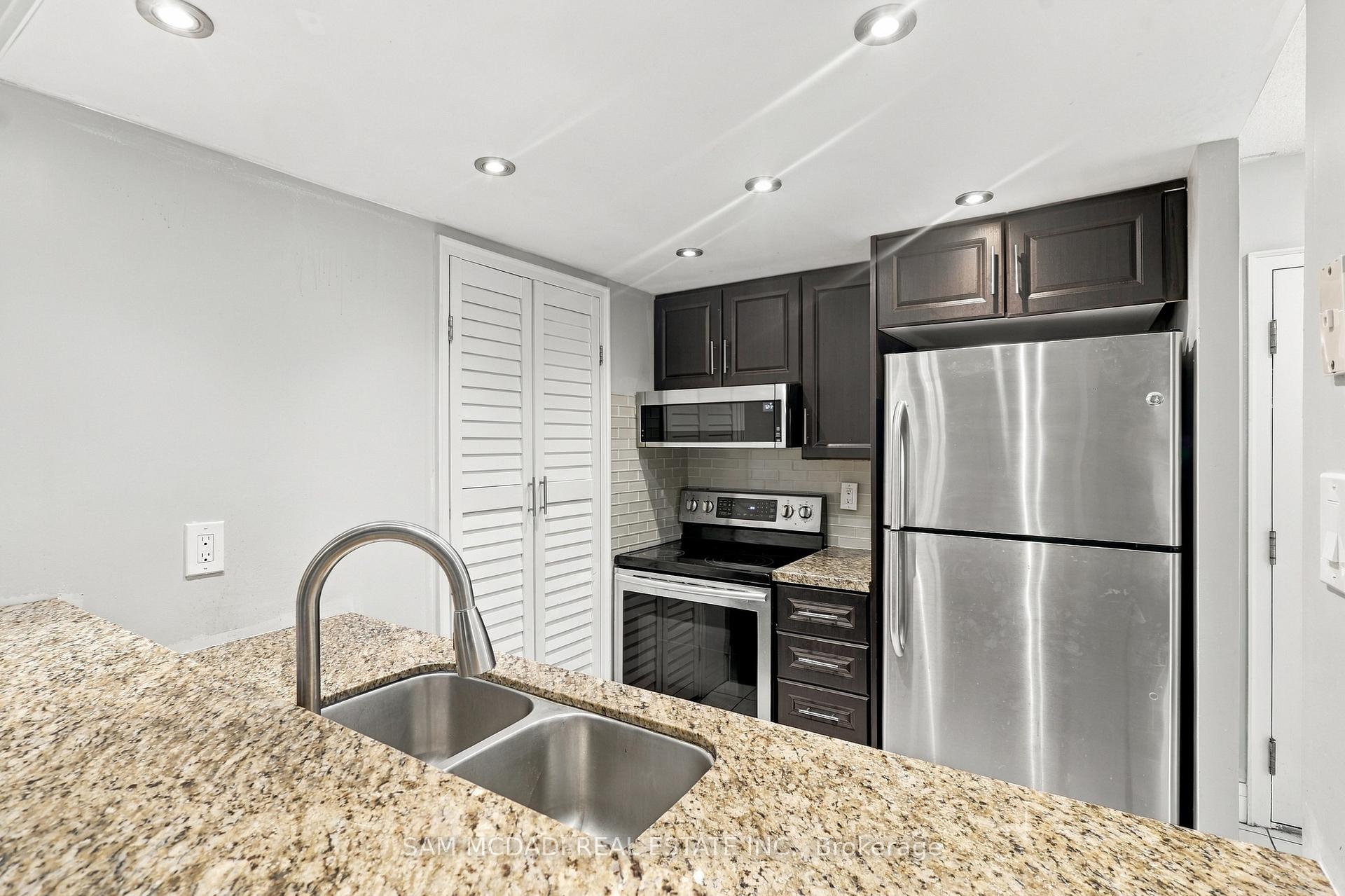 Photo 6 of Unit 903, 265 Enfield Place, Mississauga, City Centre — HOMEH