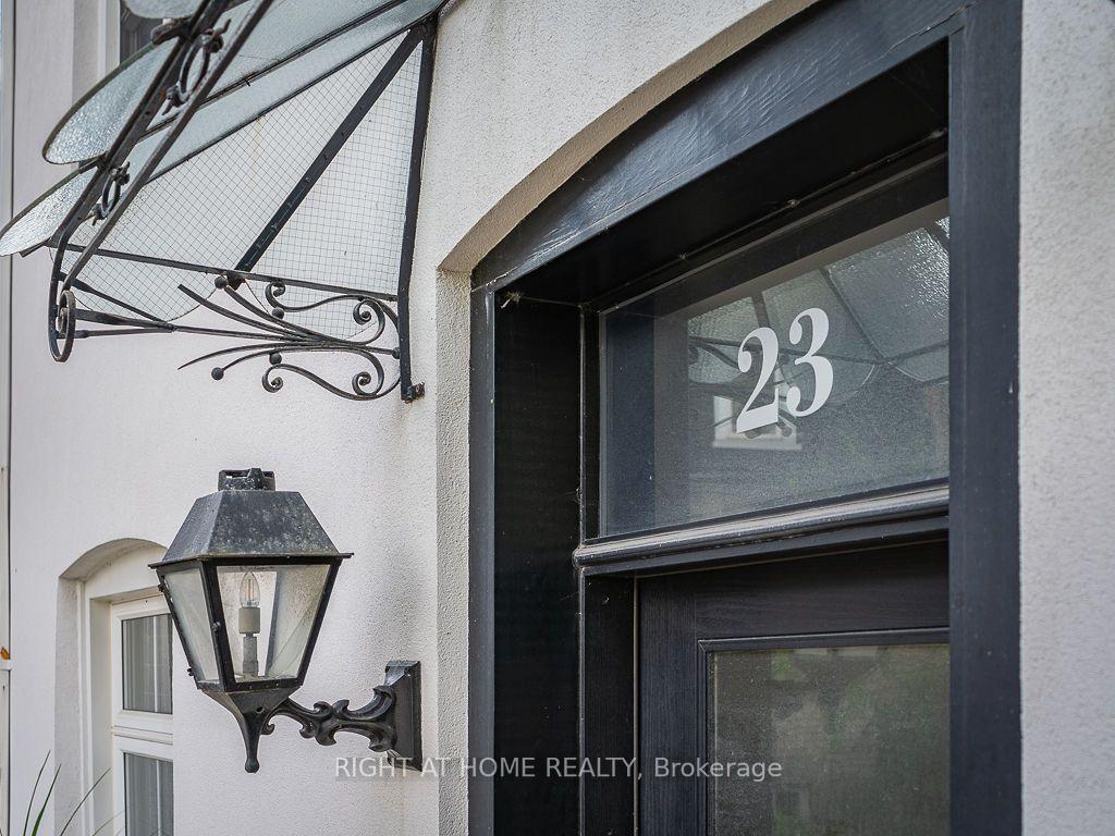 Photo 3 of 23 New Street, Toronto, The Annex — HOMEH