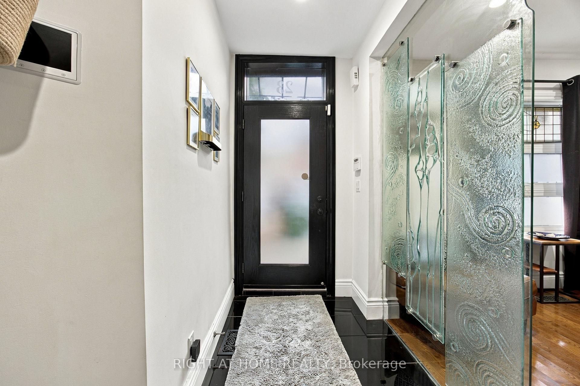 Photo 4 of 23 New Street, Toronto, The Annex — HOMEH