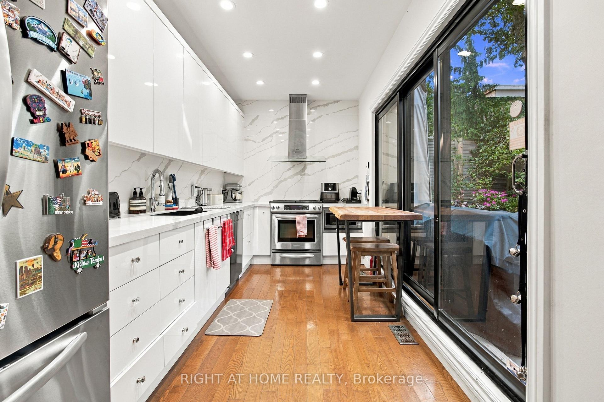 Photo 7 of 23 New Street, Toronto, The Annex — HOMEH