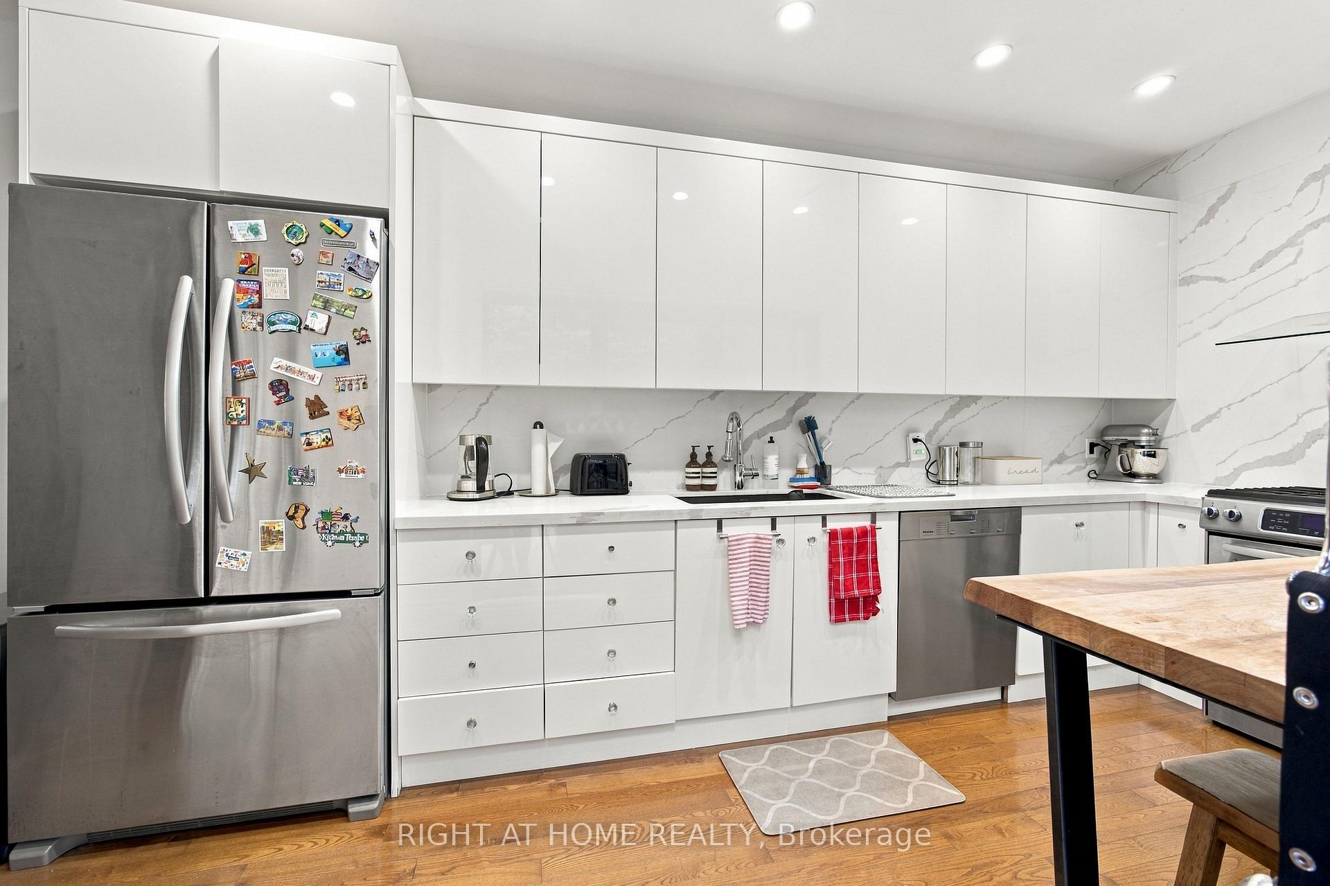 Photo 8 of 23 New Street, Toronto, The Annex — HOMEH