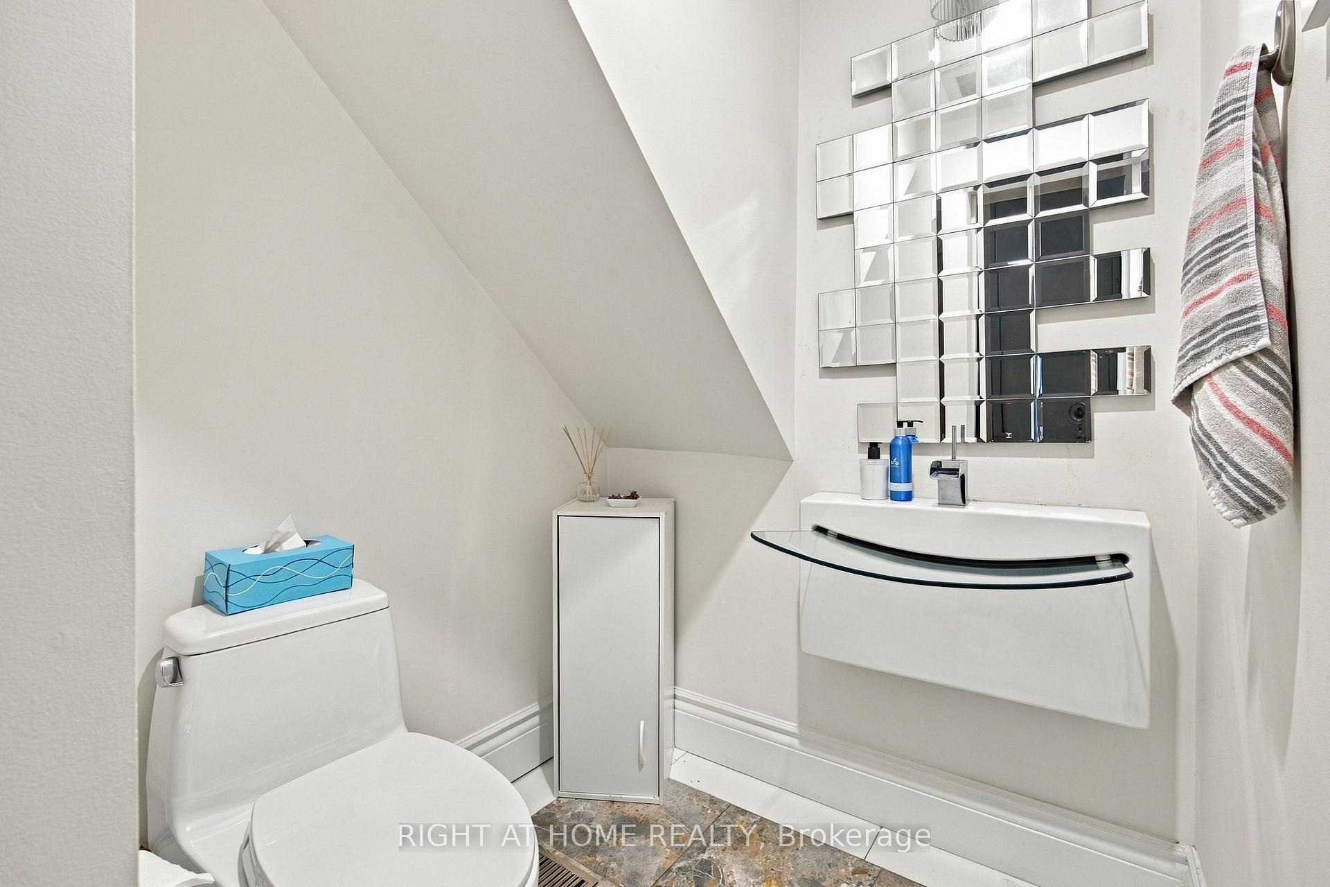 Photo 10 of 23 New Street, Toronto, The Annex — HOMEH