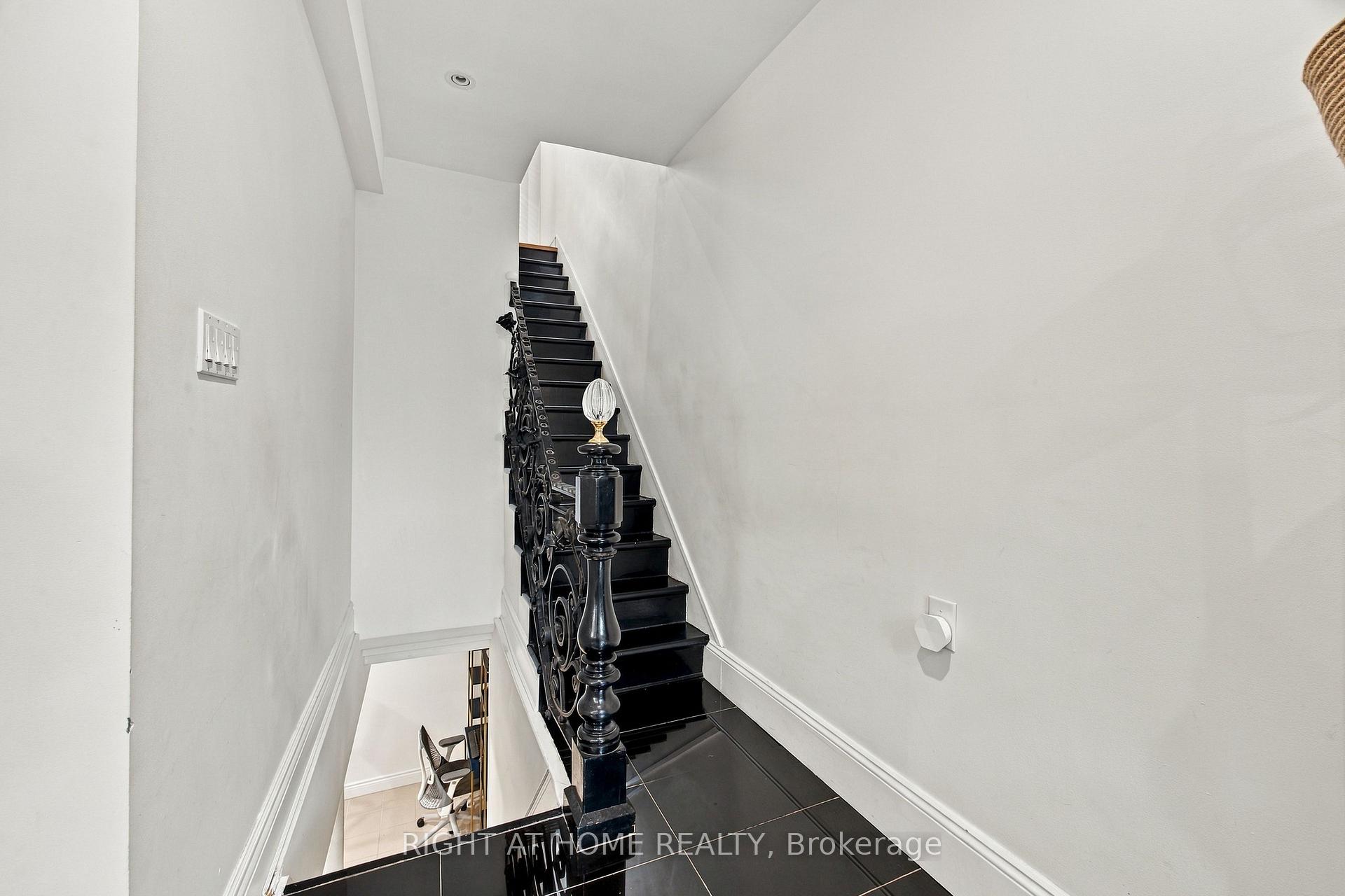 Photo 11 of 23 New Street, Toronto, The Annex — HOMEH