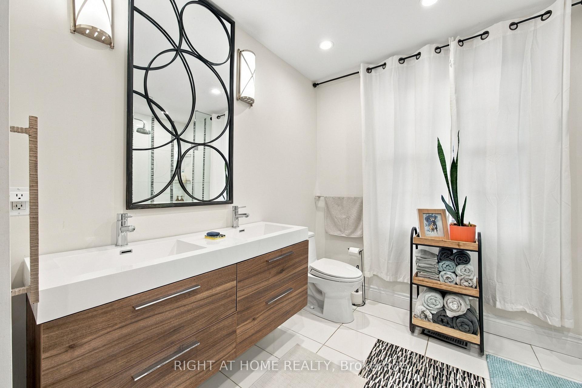 Photo 16 of 23 New Street, Toronto, The Annex — HOMEH