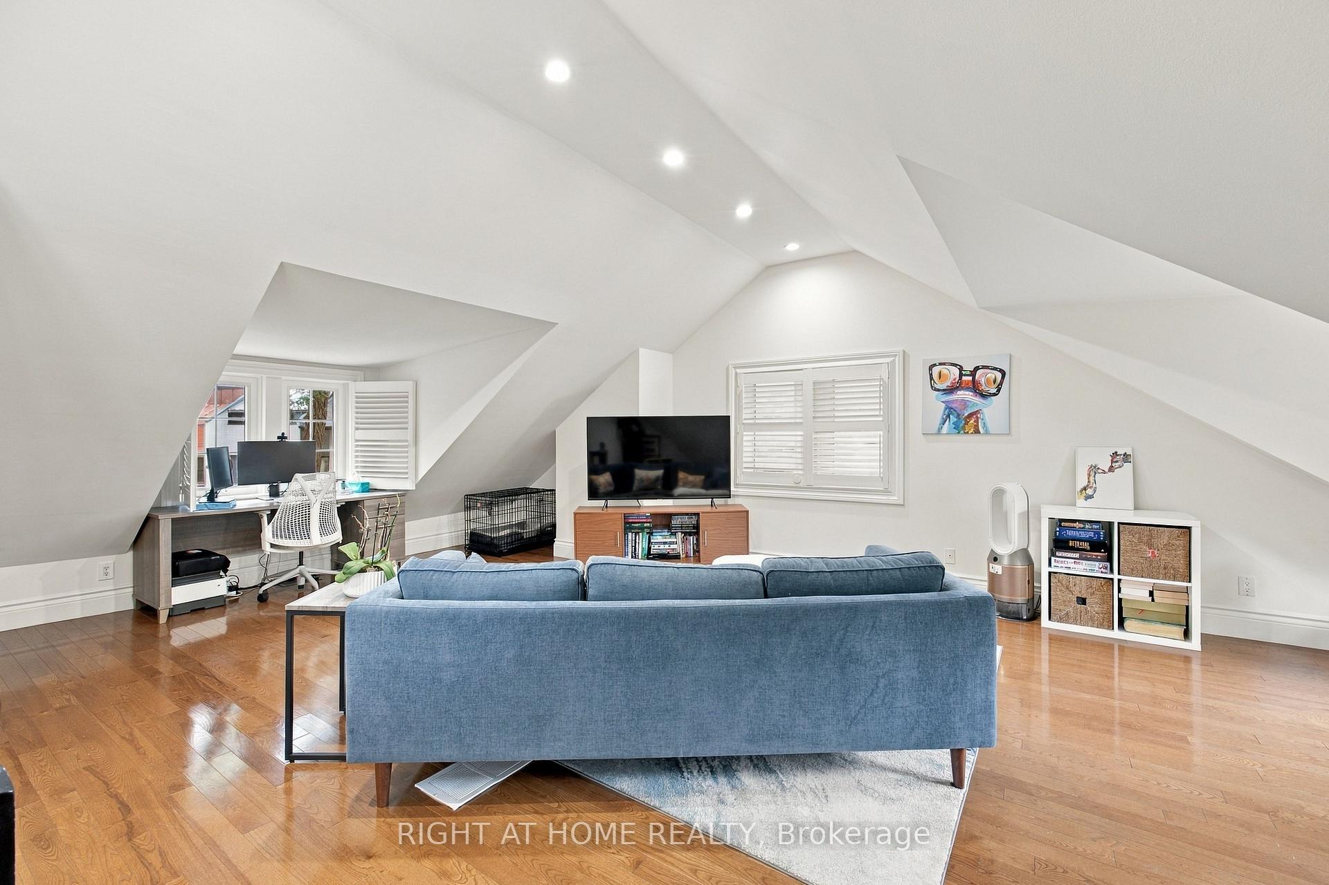 Photo 20 of 23 New Street, Toronto, The Annex — HOMEH