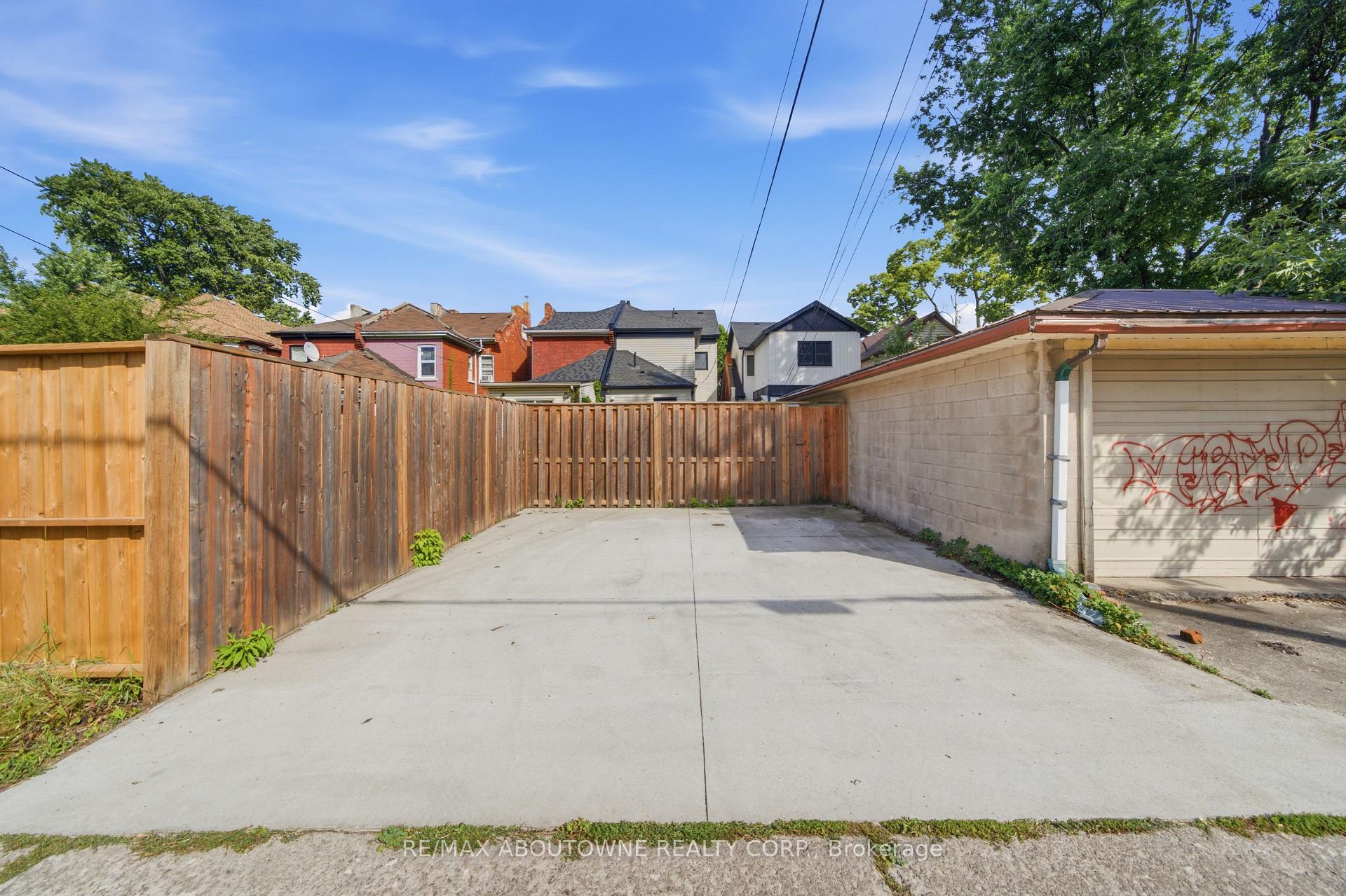 Photo 42 of 63 Smith Avenue, Hamilton, Landsdale — HOMEH