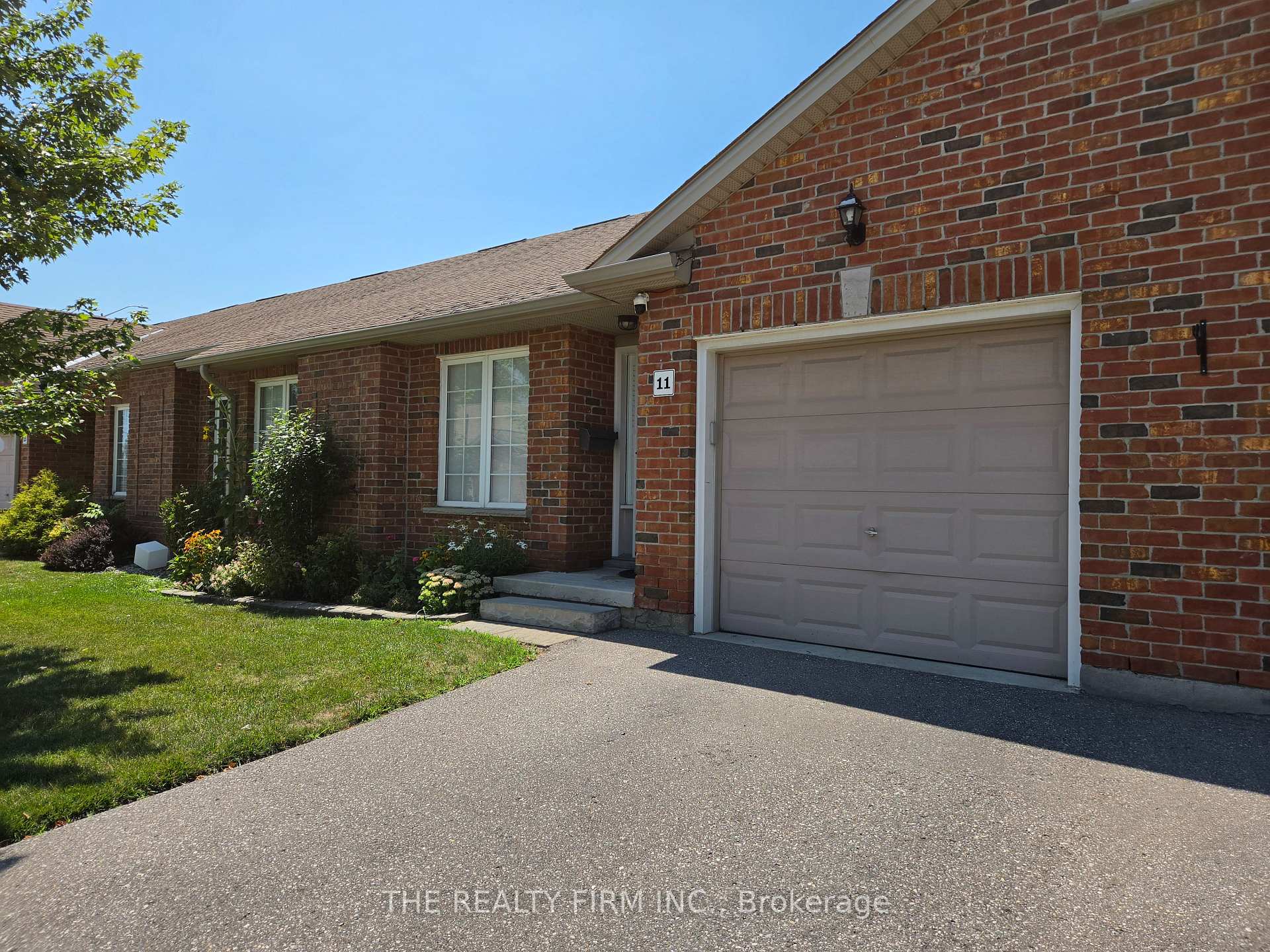 Photo of Unit 11, 100 Stroud Crescent