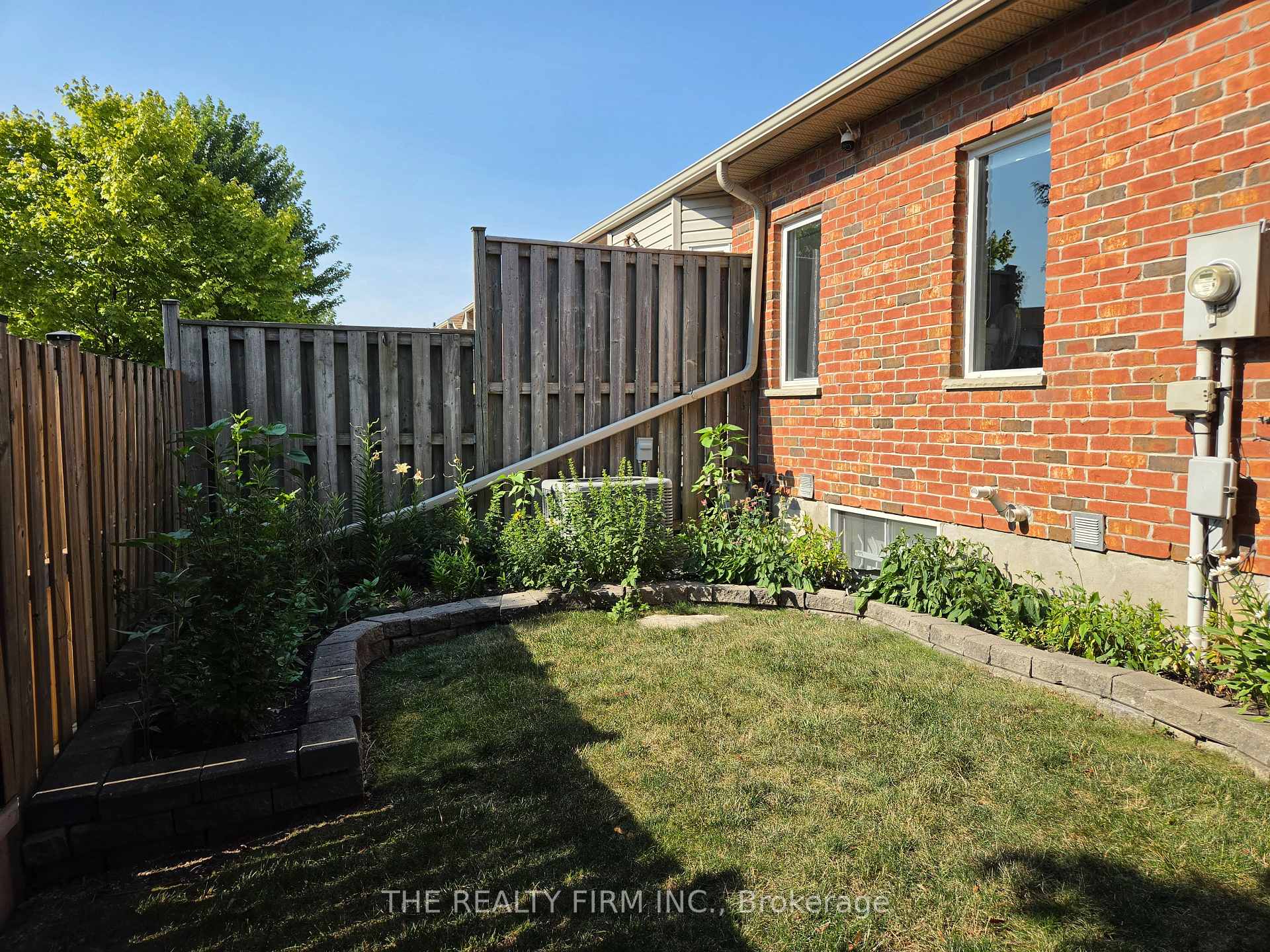 Photo 30 of Unit 11, 100 Stroud Crescent, London, South X — HOMEH