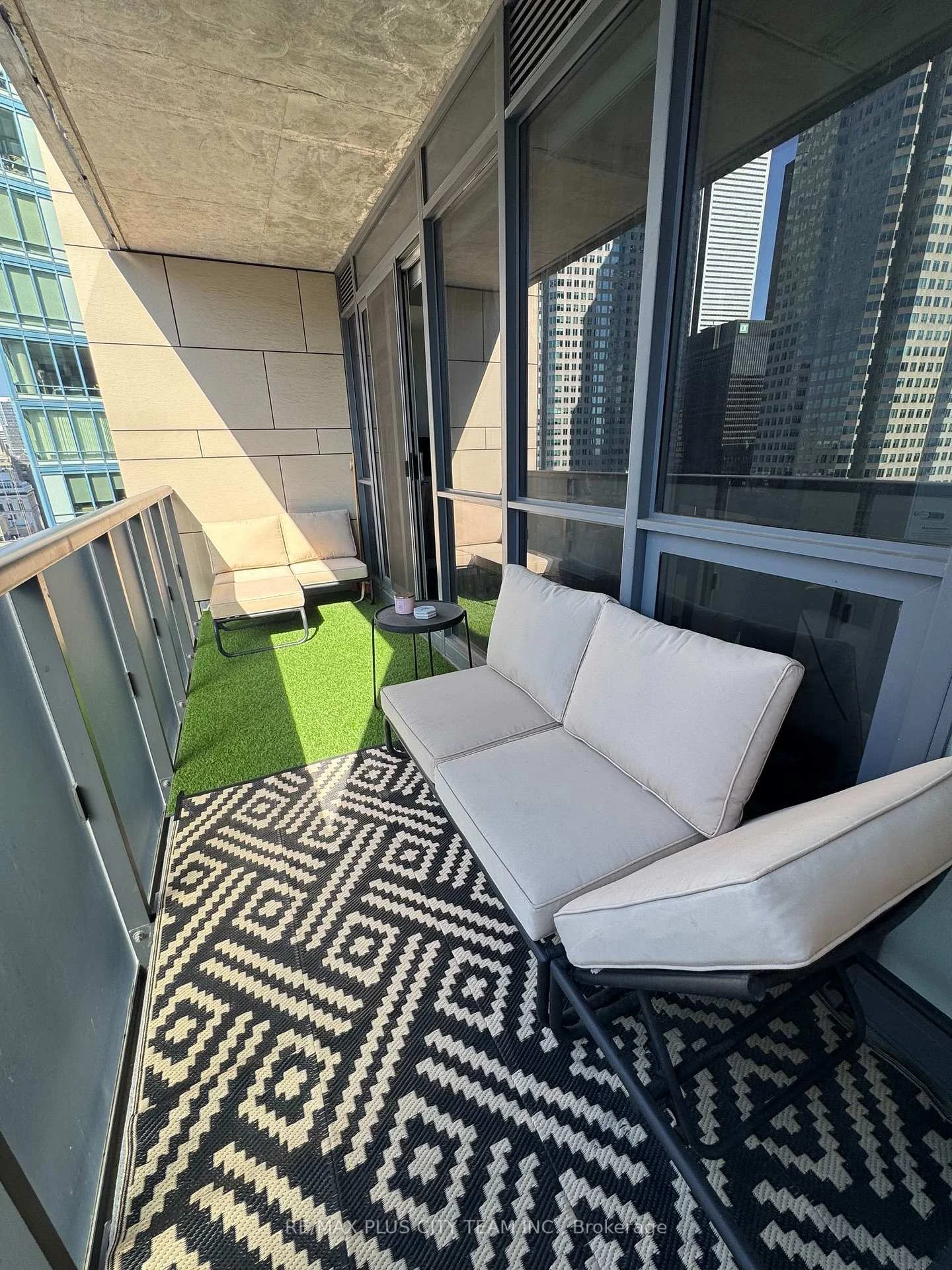 Photo 10 of Unit 2303, 1 The Esplanade, Toronto, Waterfront Communities — HOMEH