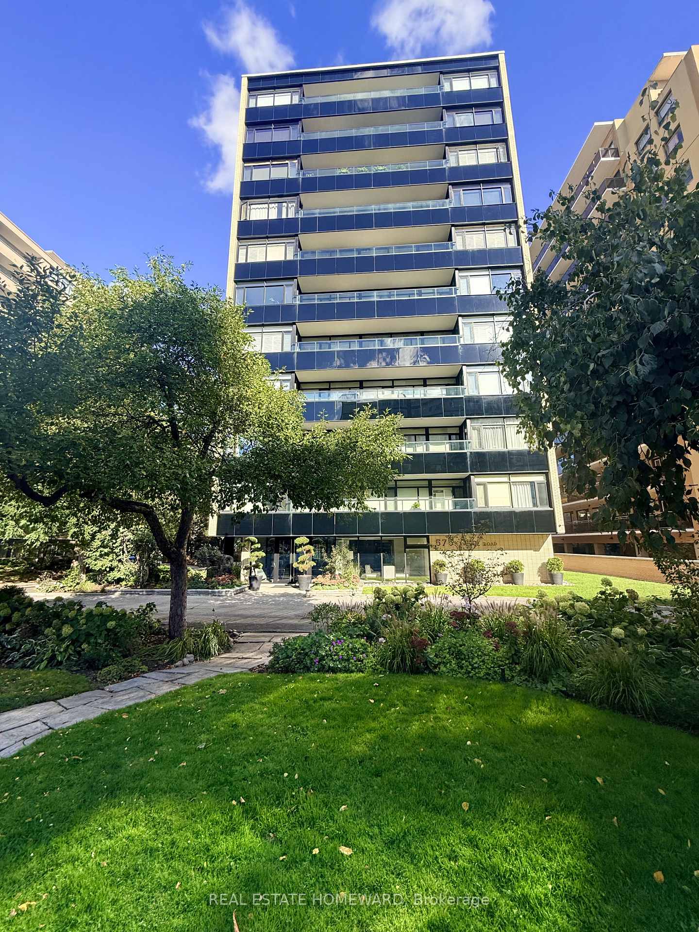 Photo of Unit 203, 575 Avenue Road