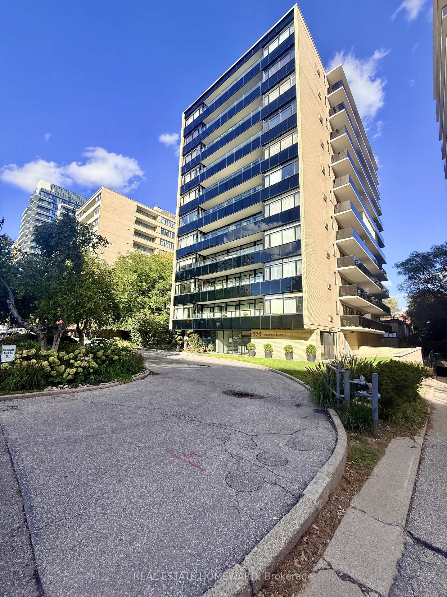 Photo 3 of Unit 203, 575 Avenue Road, Toronto, Yonge-St. Clair — HOMEH