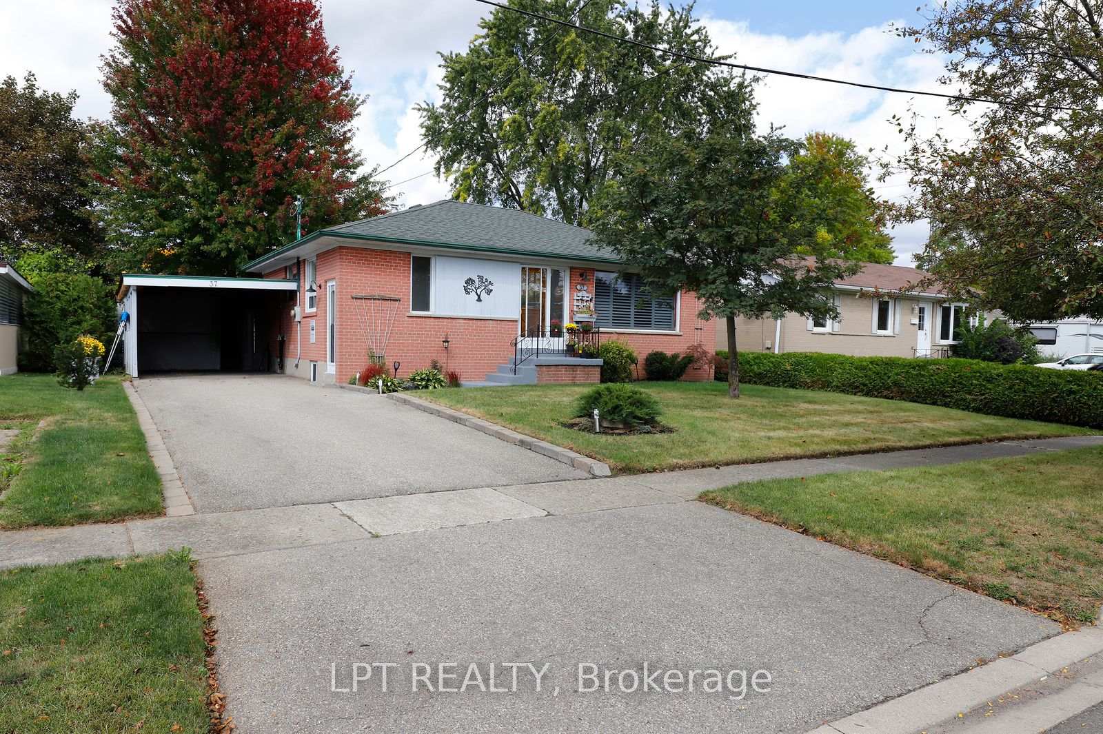 Photo of 37 McGilvray Crescent W