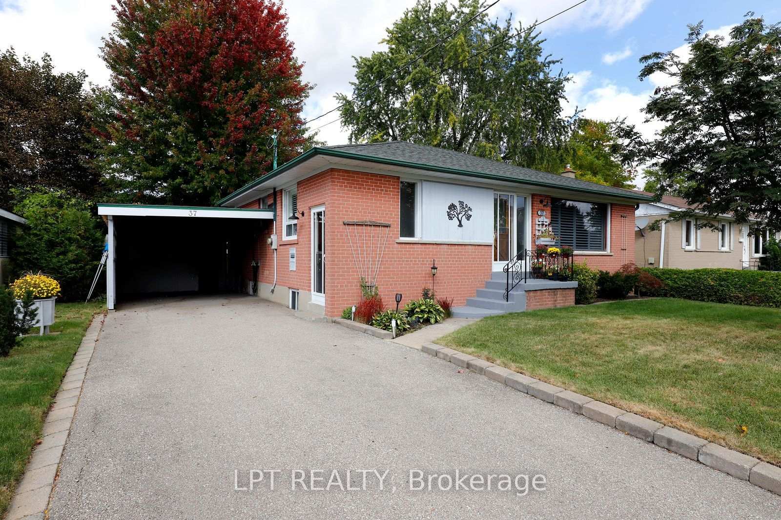 Photo 2 of 37 McGilvray Crescent W, Halton Hills, Georgetown — HOMEH