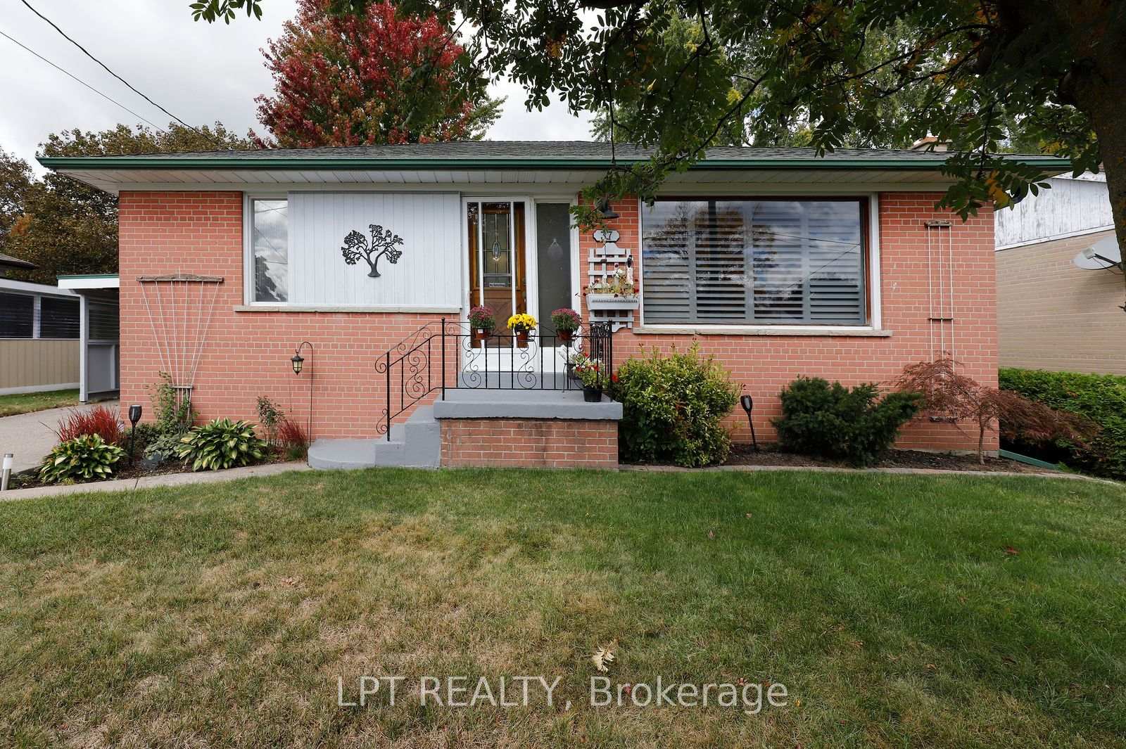 Photo 3 of 37 McGilvray Crescent W, Halton Hills, Georgetown — HOMEH