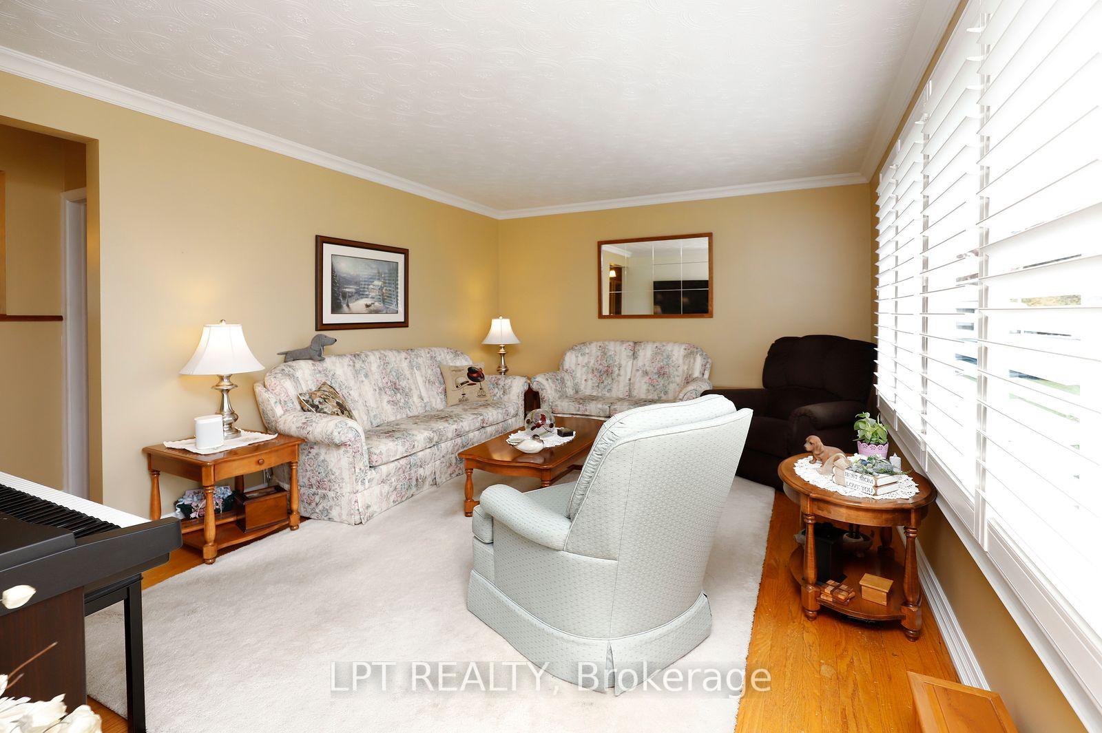 Photo 6 of 37 McGilvray Crescent W, Halton Hills, Georgetown — HOMEH