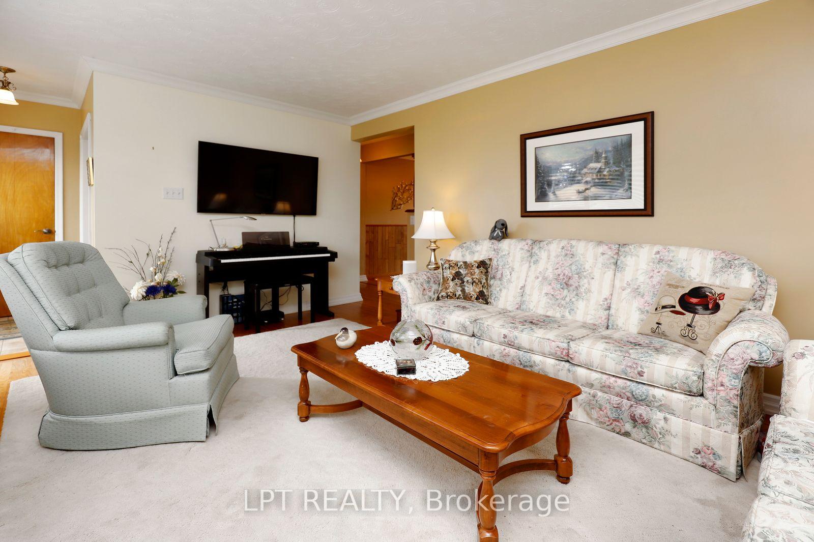 Photo 10 of 37 McGilvray Crescent W, Halton Hills, Georgetown — HOMEH