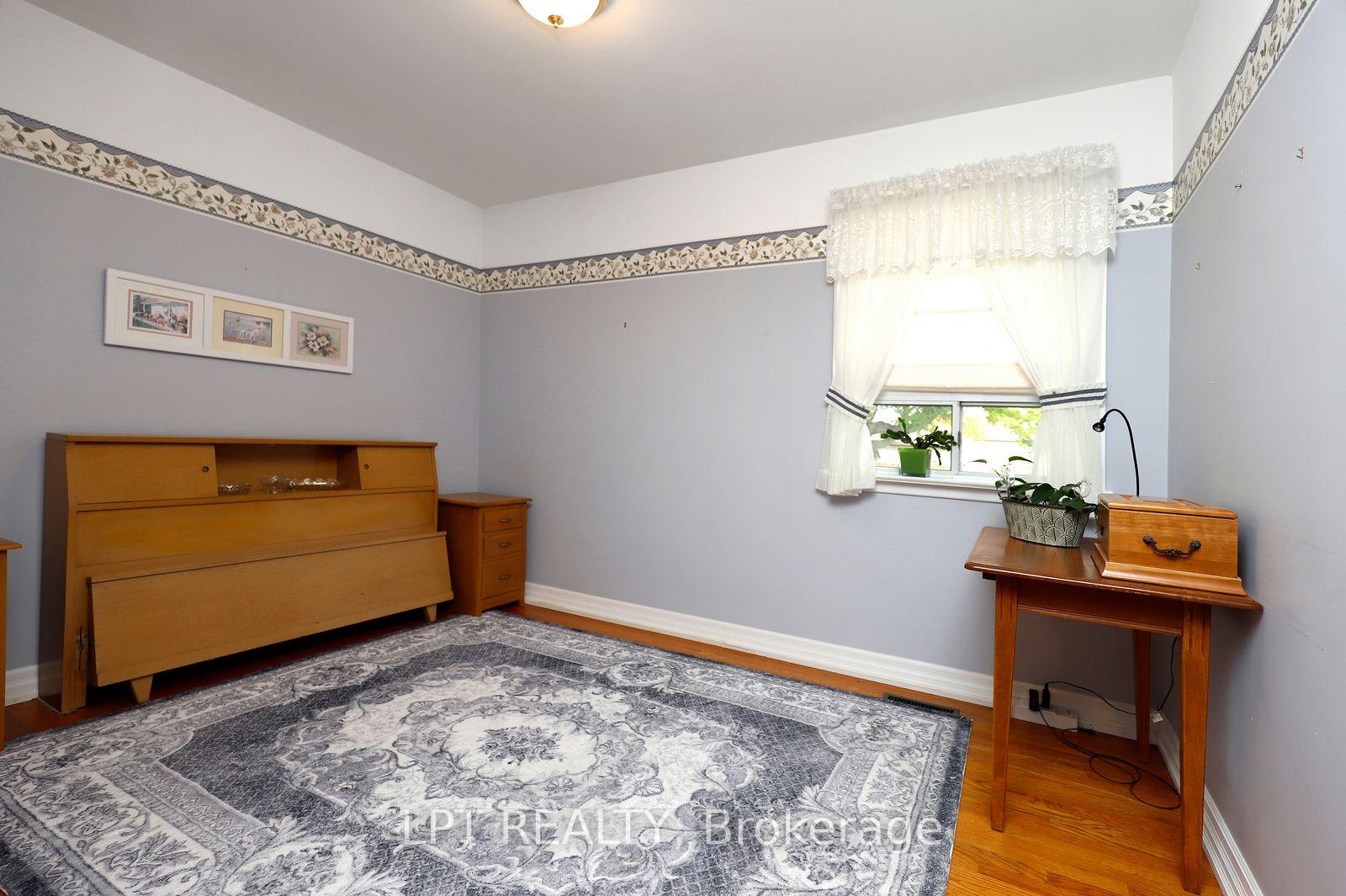 Photo 30 of 37 McGilvray Crescent W, Halton Hills, Georgetown — HOMEH