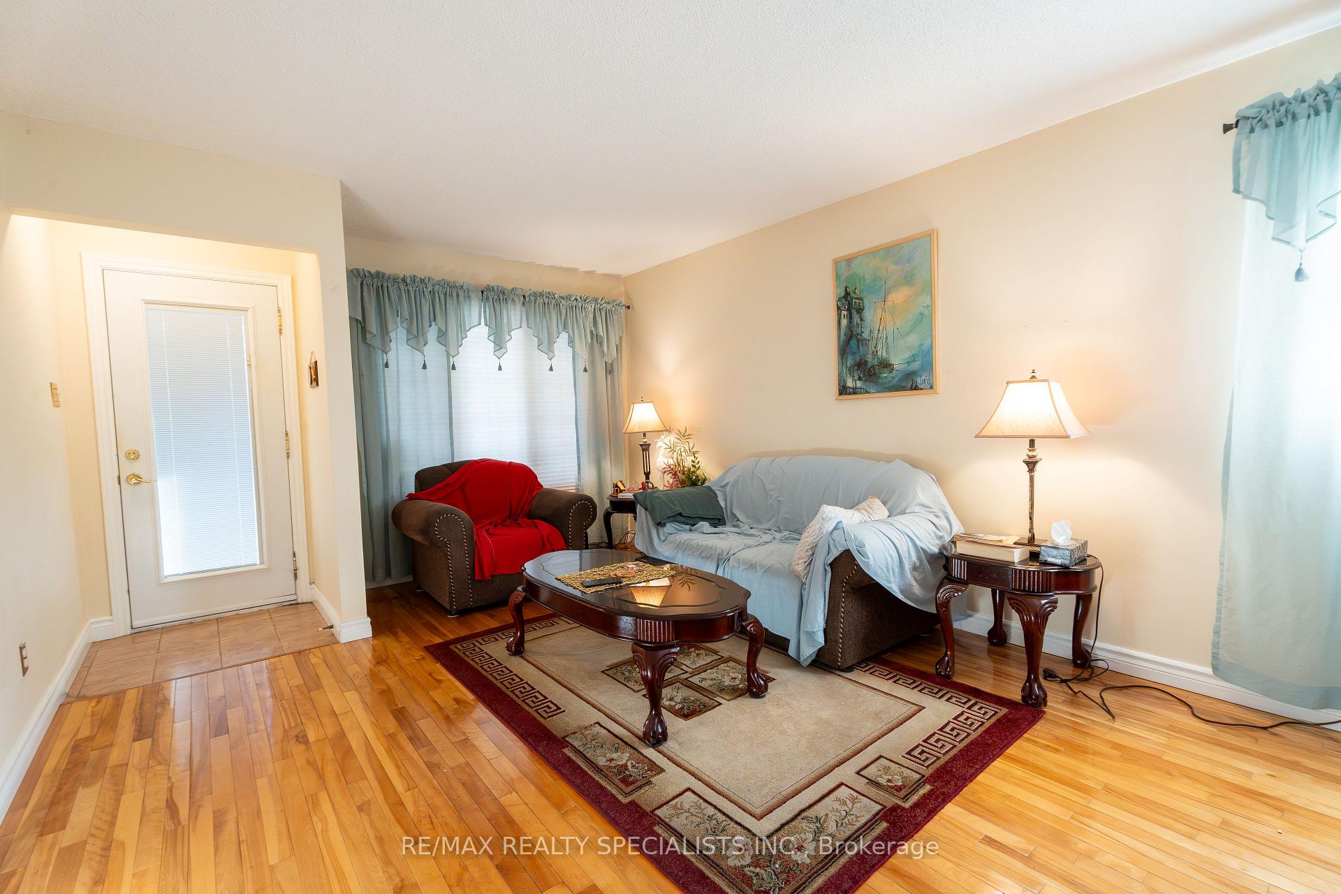 Photo 6 of 26 Vivaldi Crescent, Brampton, Brampton South — HOMEH