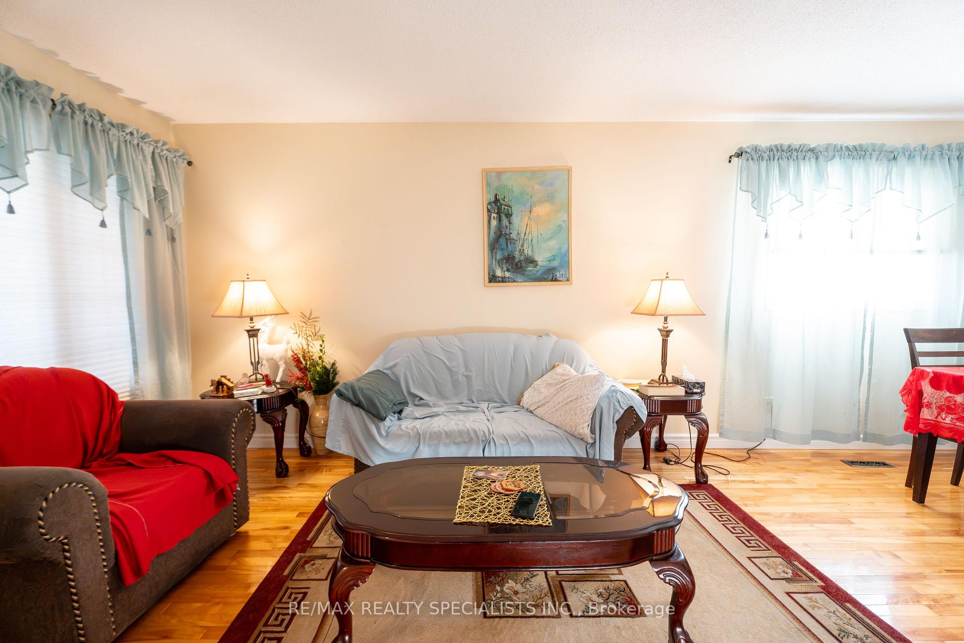 Photo 8 of 26 Vivaldi Crescent, Brampton, Brampton South — HOMEH