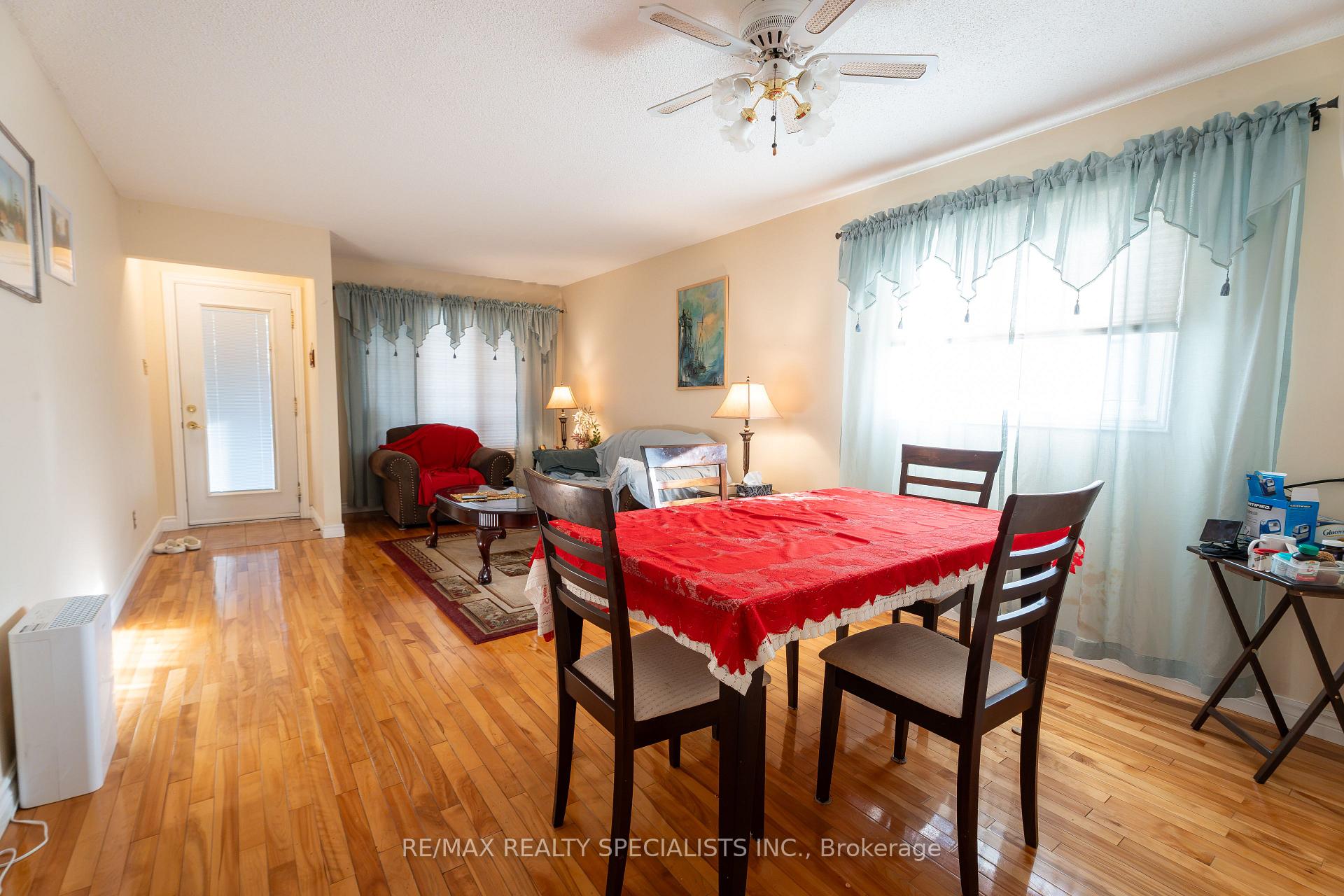 Photo 10 of 26 Vivaldi Crescent, Brampton, Brampton South — HOMEH