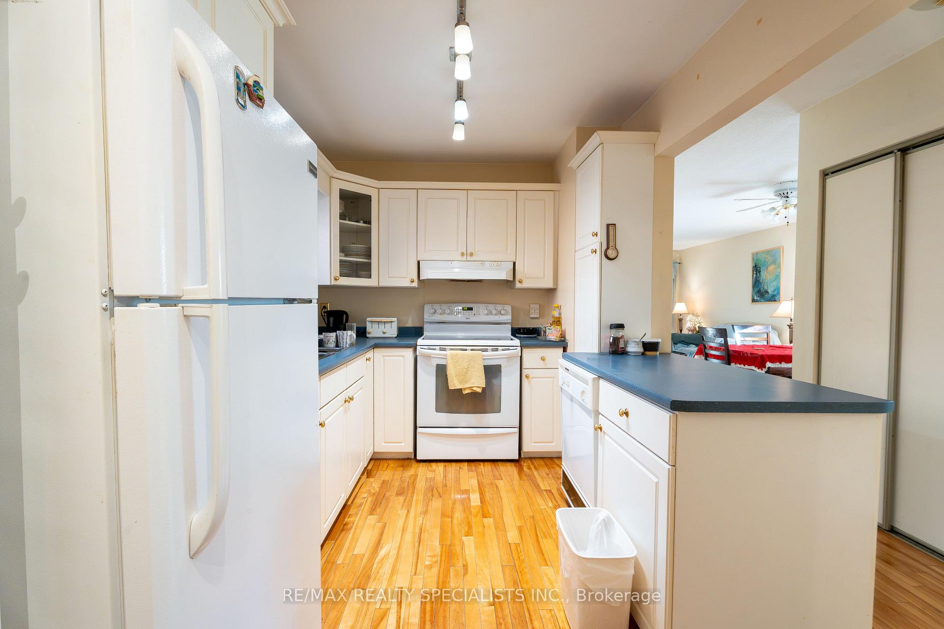Photo 16 of 26 Vivaldi Crescent, Brampton, Brampton South — HOMEH