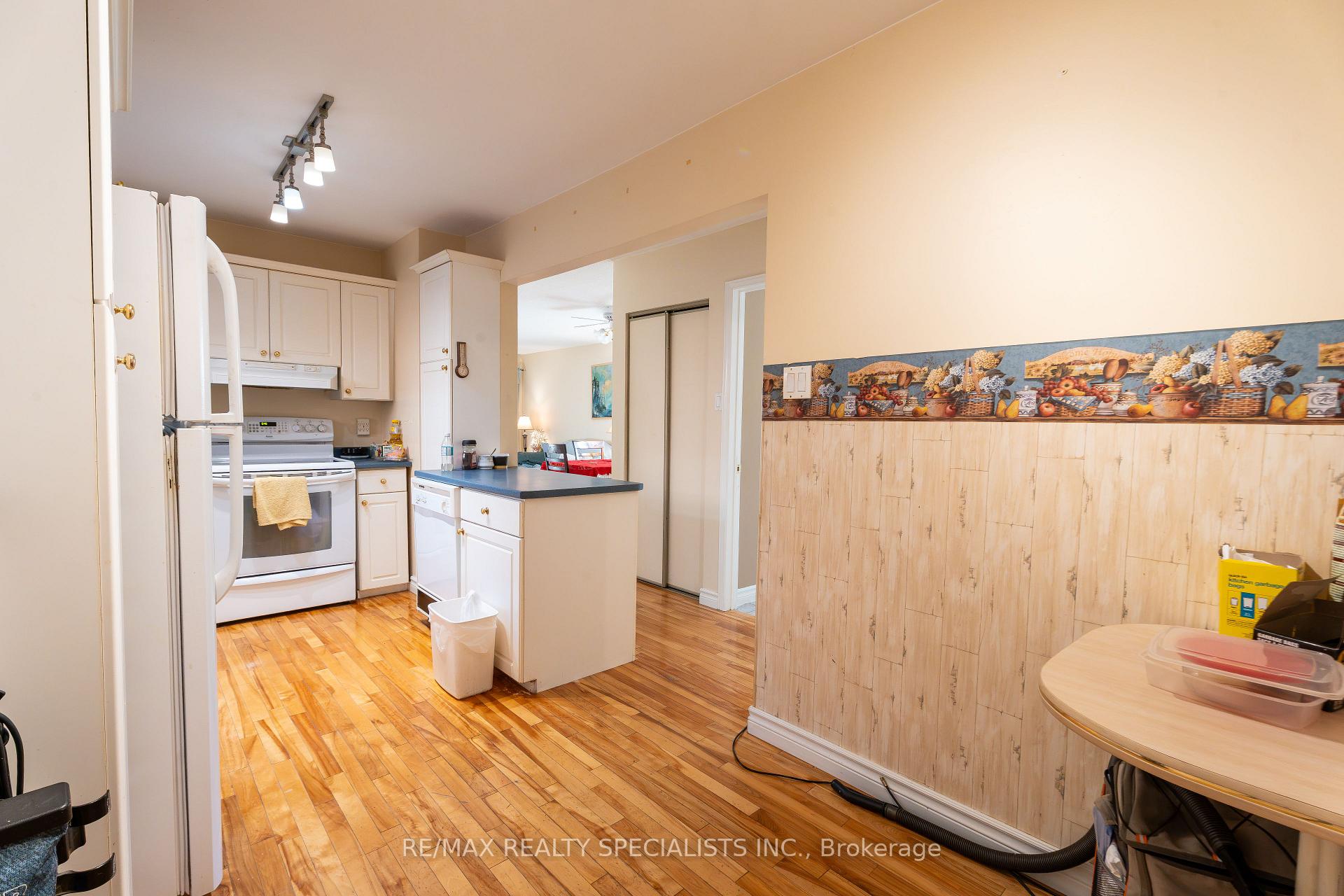 Photo 20 of 26 Vivaldi Crescent, Brampton, Brampton South — HOMEH