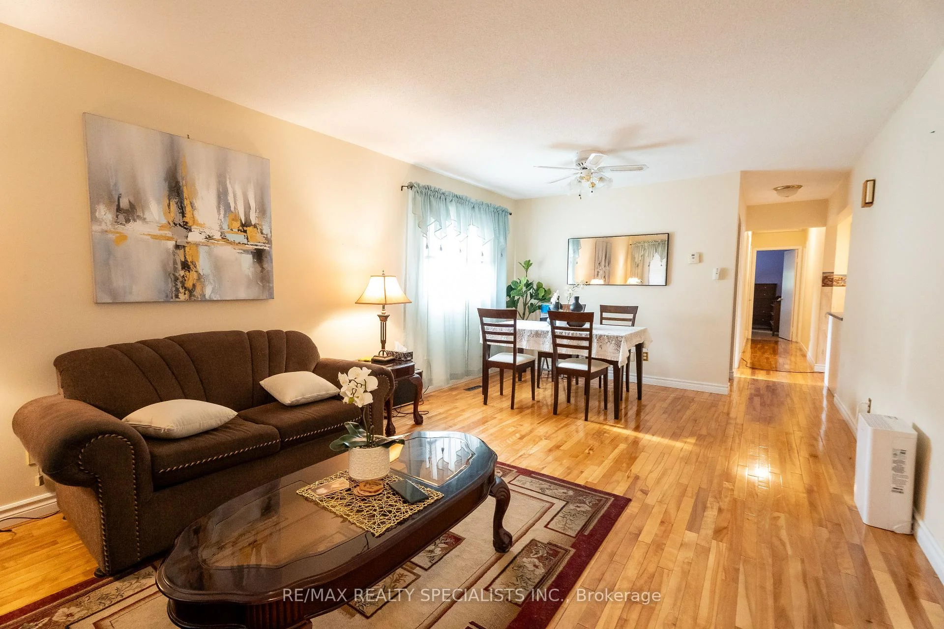 Photo 5 of 26 Vivaldi Crescent, Brampton, Brampton South — HOMEH