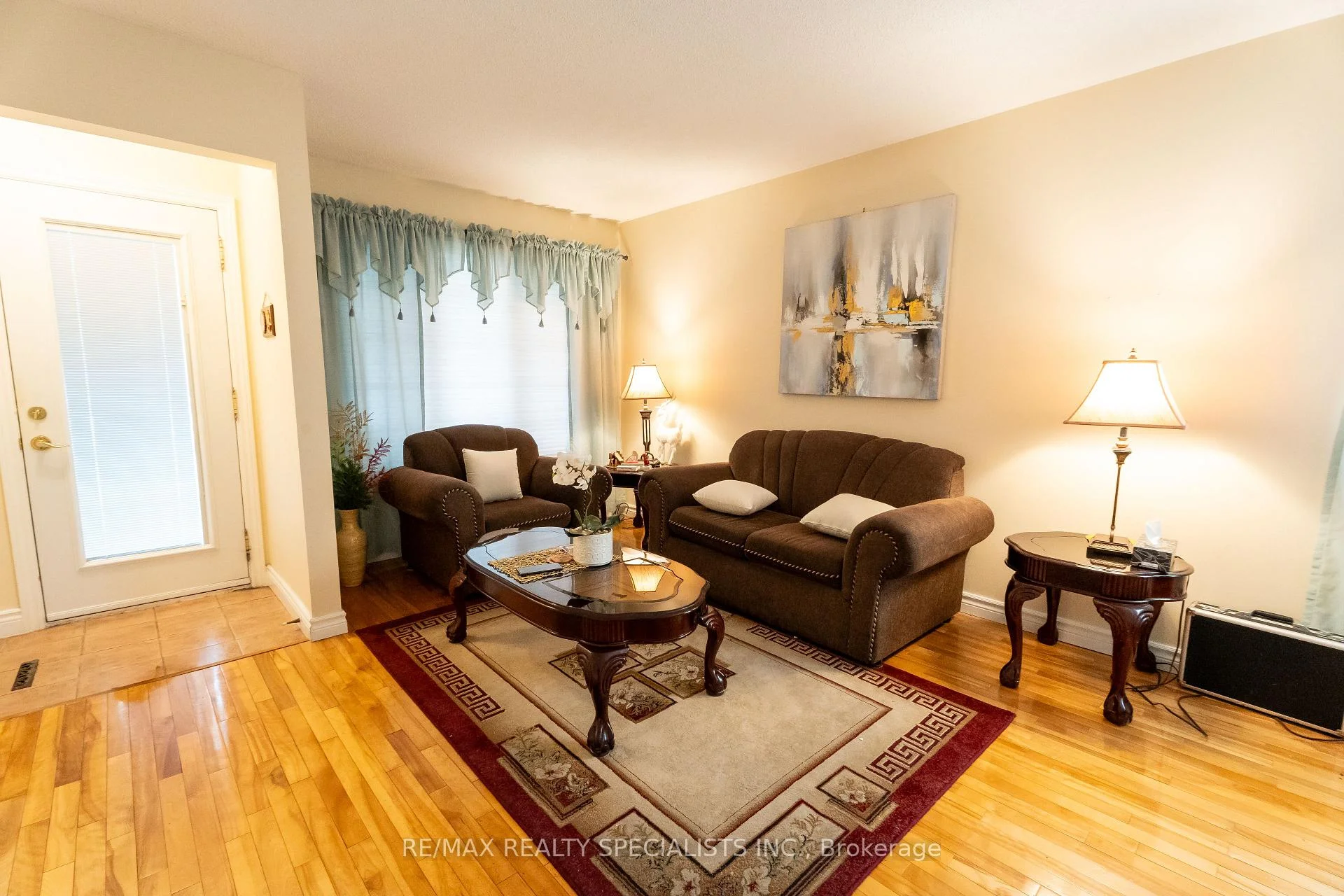 Photo 7 of 26 Vivaldi Crescent, Brampton, Brampton South — HOMEH
