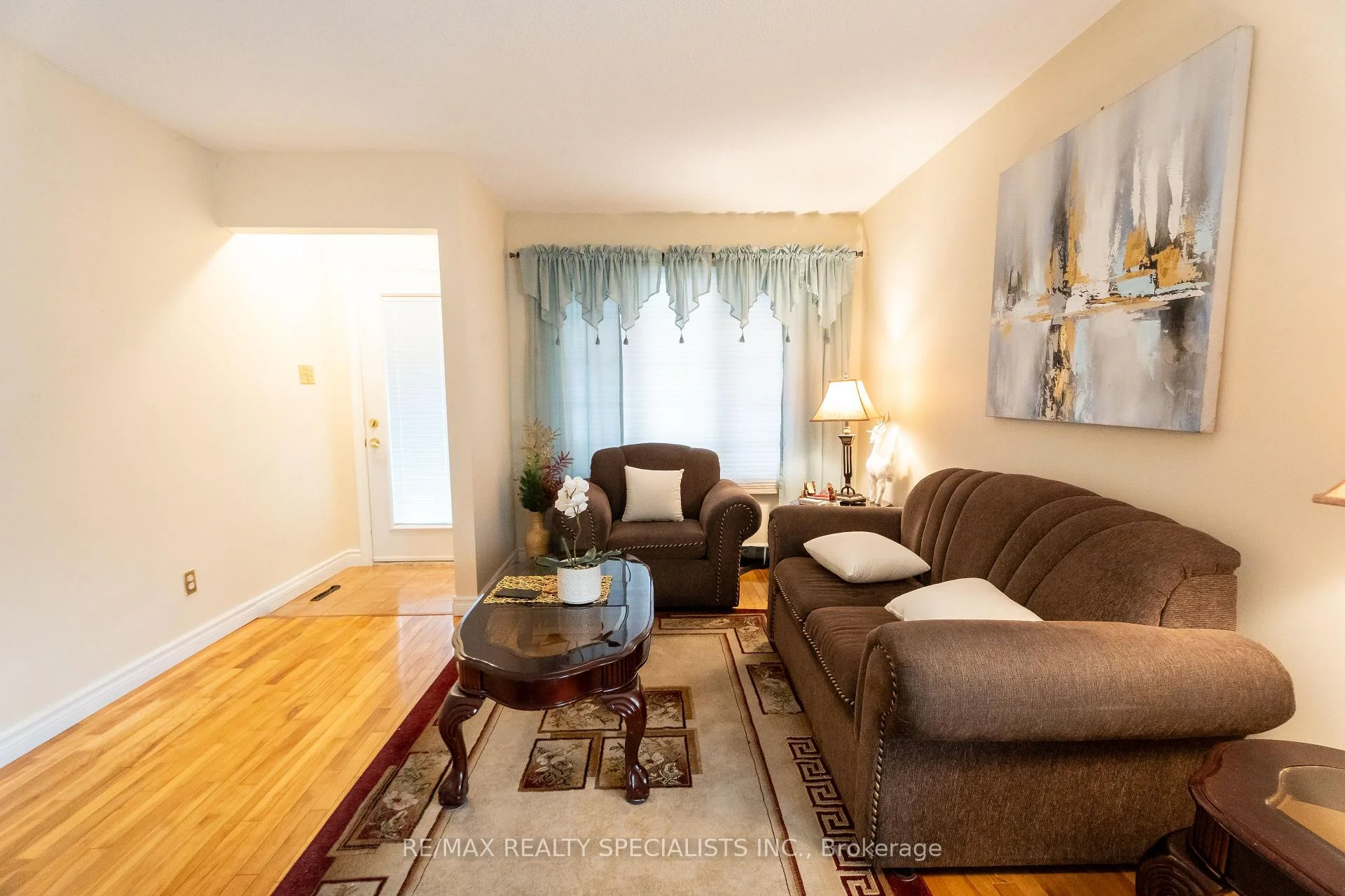 Photo 9 of 26 Vivaldi Crescent, Brampton, Brampton South — HOMEH
