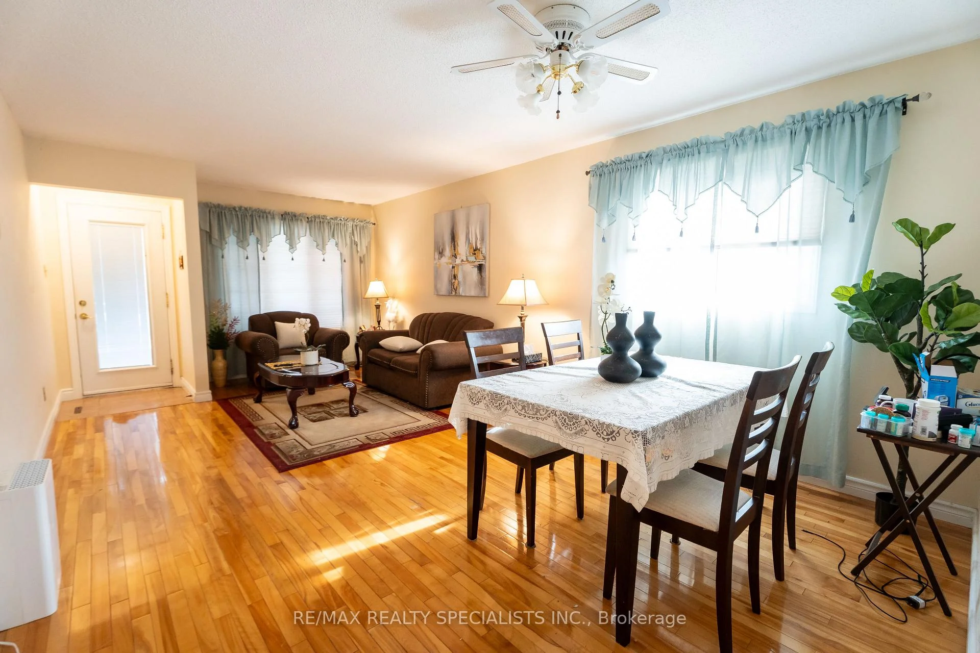 Photo 11 of 26 Vivaldi Crescent, Brampton, Brampton South — HOMEH