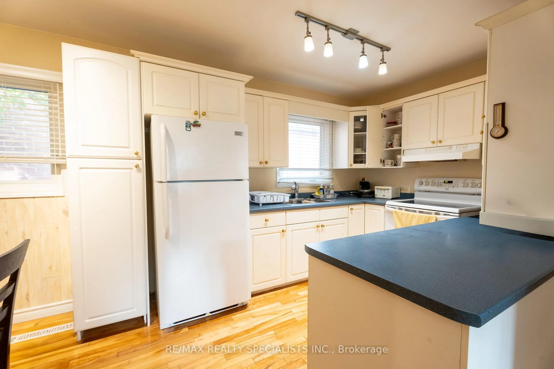 Photo 15 of 26 Vivaldi Crescent, Brampton, Brampton South — HOMEH