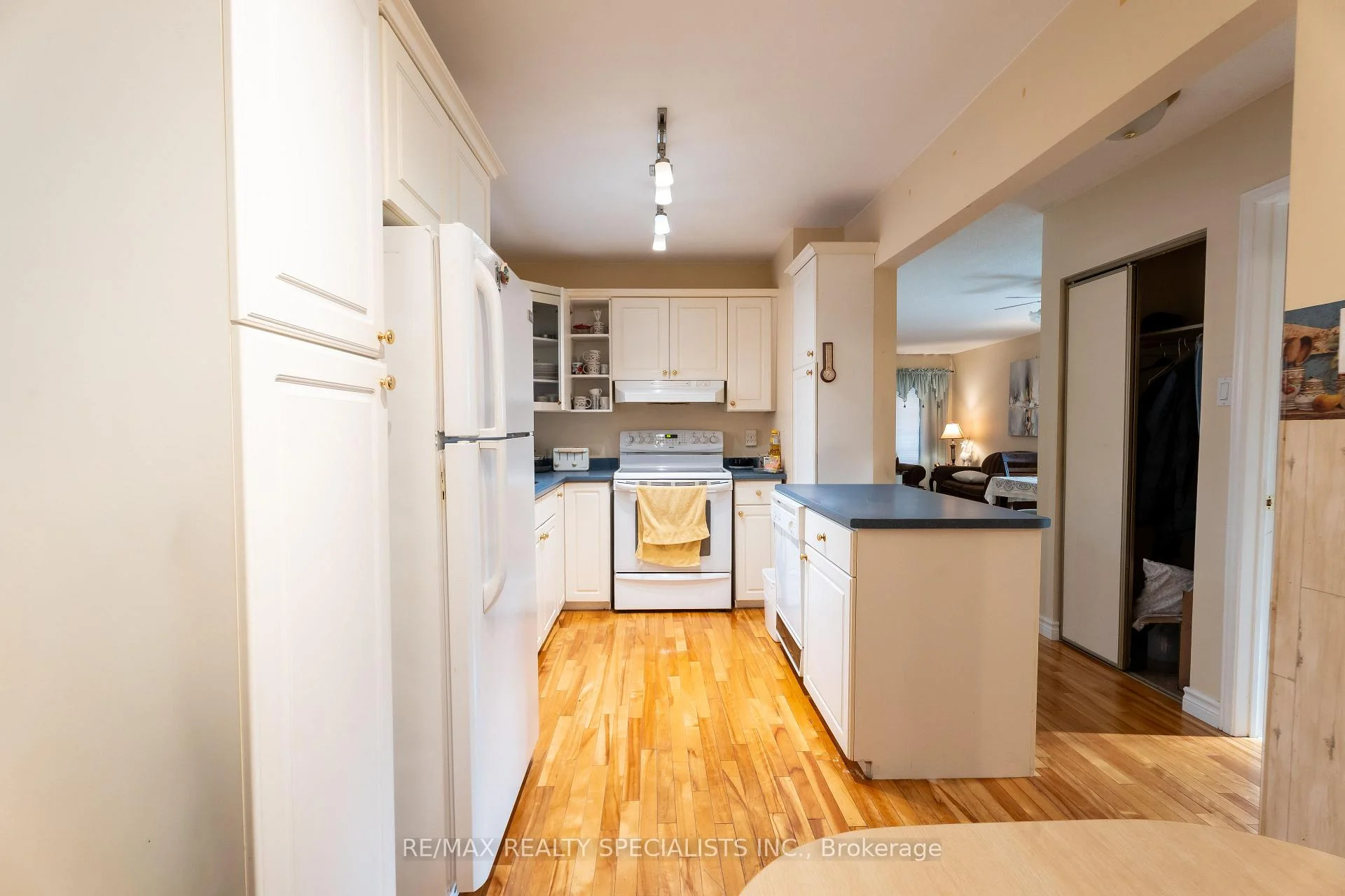 Photo 17 of 26 Vivaldi Crescent, Brampton, Brampton South — HOMEH
