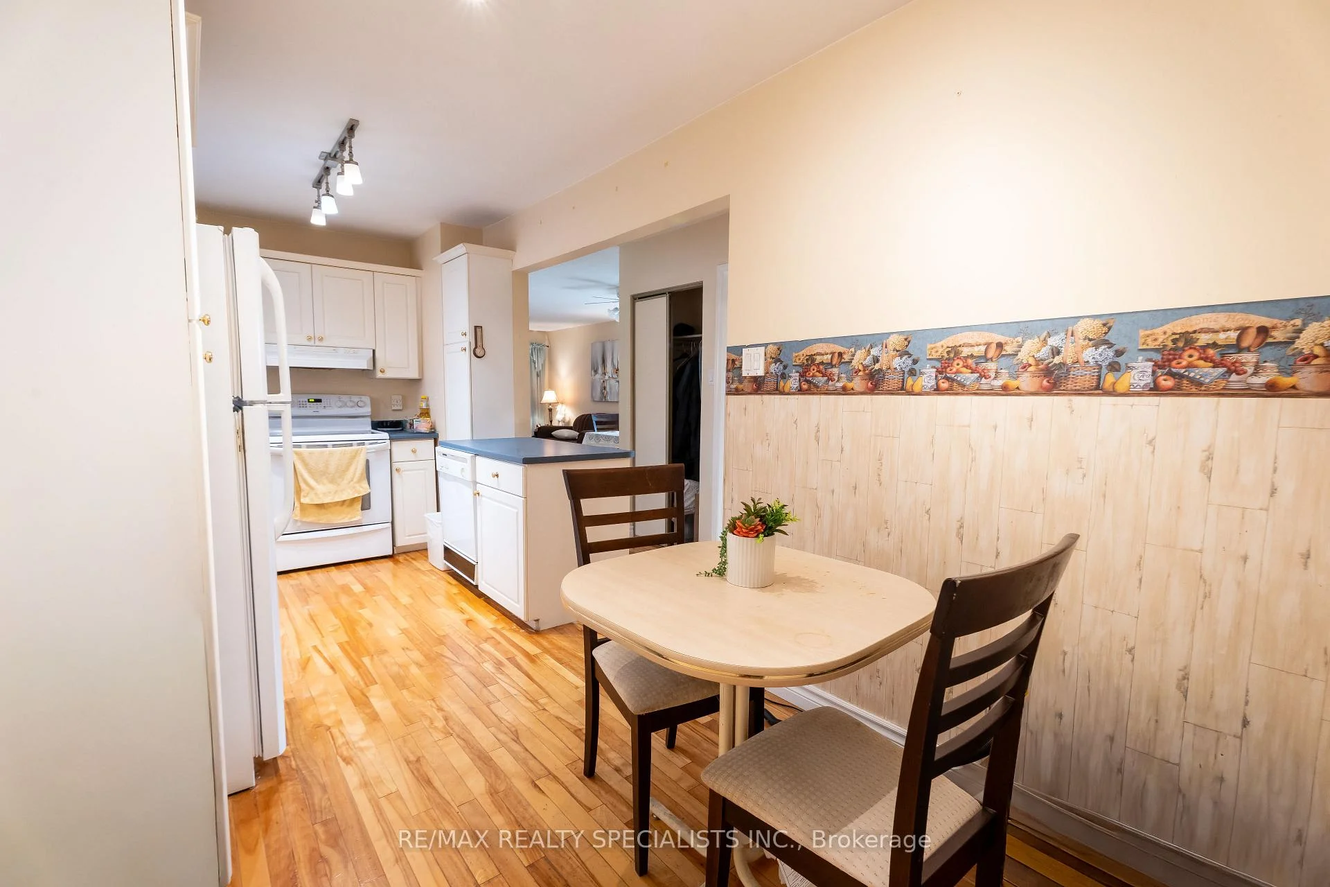 Photo 19 of 26 Vivaldi Crescent, Brampton, Brampton South — HOMEH