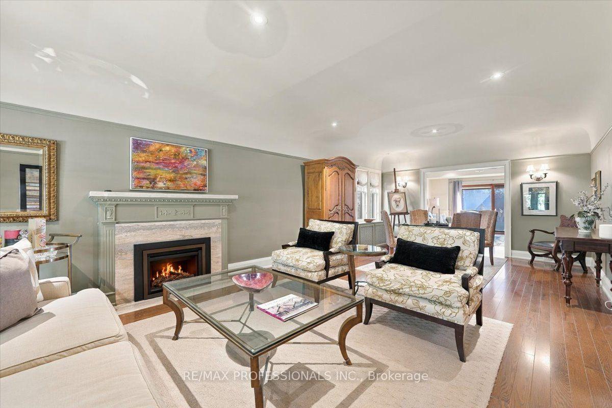 Photo 13 of 17 King Georges Road, Etobicoke, Kingsway South — HOMEH