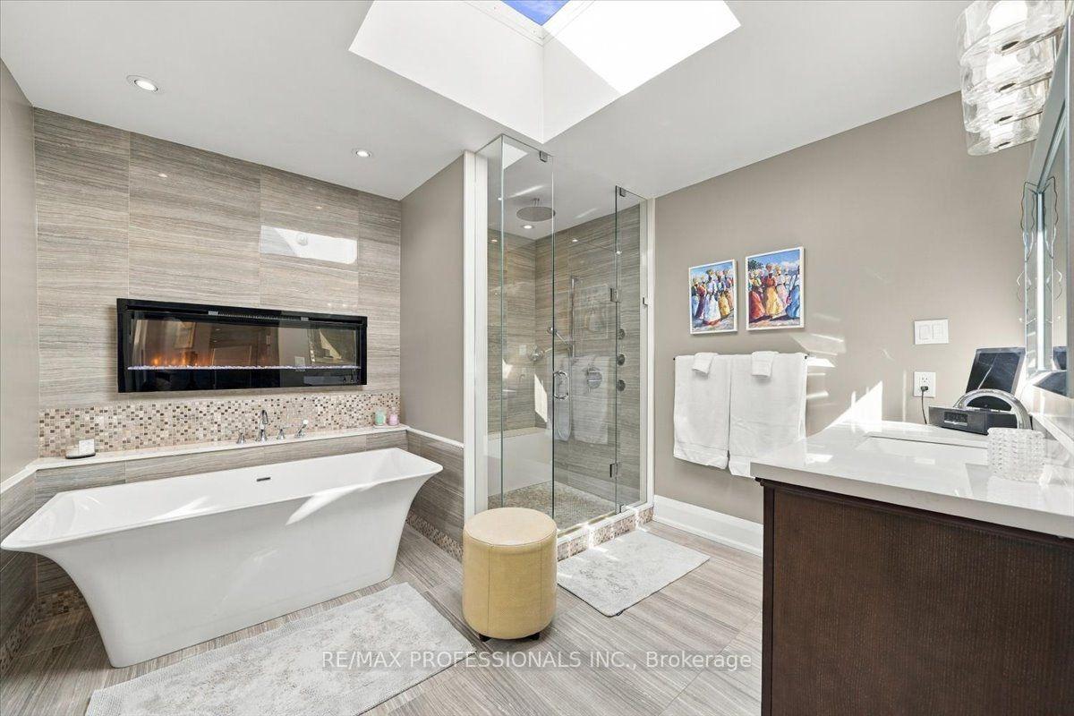 Photo 34 of 17 King Georges Road, Etobicoke, Kingsway South — HOMEH